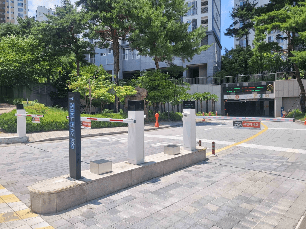 울산 문수산 더샵 아파트의 한화비전 모플 주차차단기 이미지