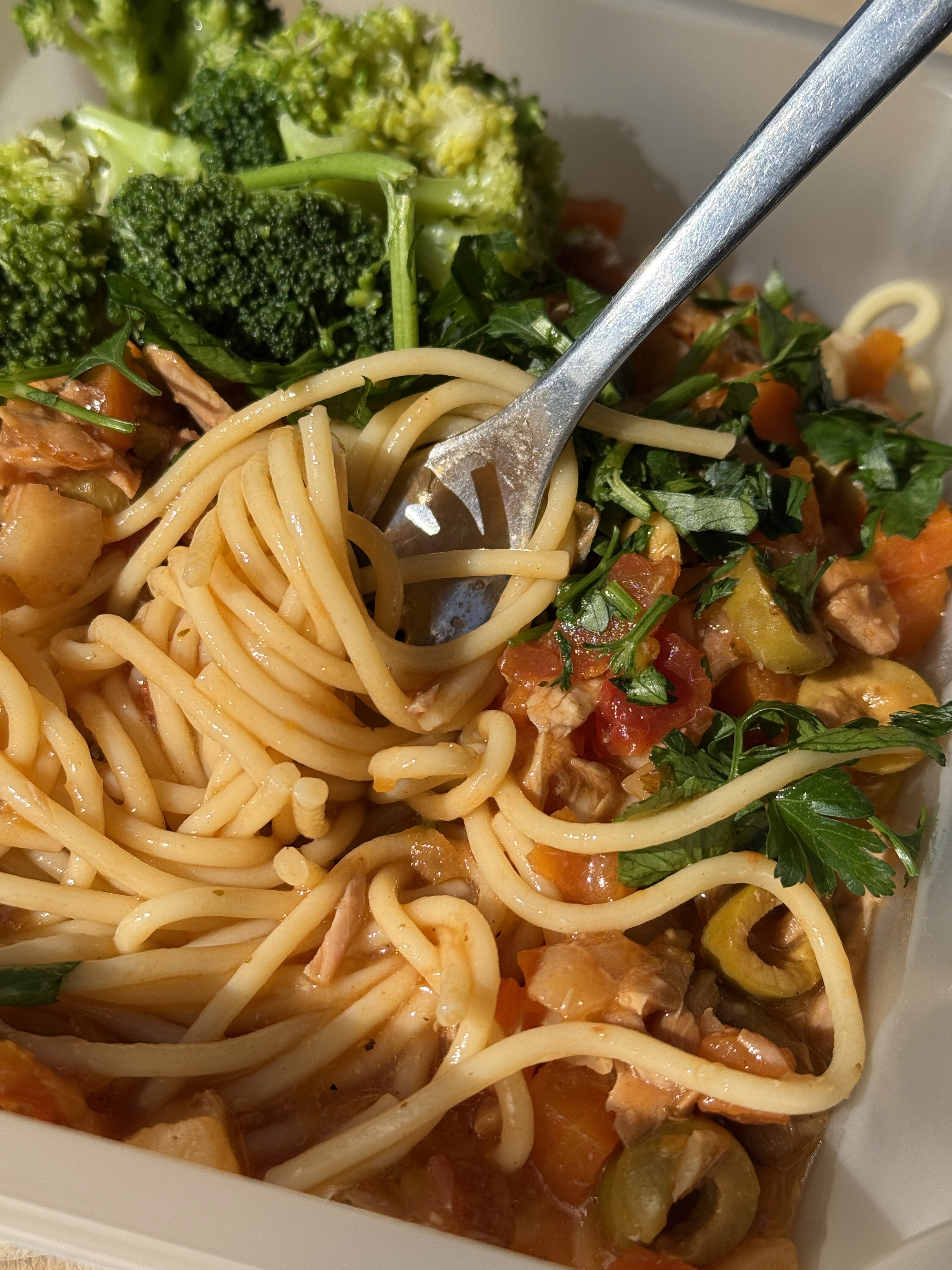 Dieta pudełkowa prosto z Bydgoszczy dostarcza smaczną i zbilansowaną dietę pudełkową w przystępnych cenach. Jeśli szukasz zdrowego i taniego cateringu dietetycznego, nasza dieta pudełkowa Bydgoszcz to idealne rozwiązanie. Catering dietetyczny z Bydgoszczy zapewnia świeże, wysokiej jakości posiłki, które łączą smak i wartość odżywczą w wyjątkowo atrakcyjnej cenie. Postaw na dietę pudełkową Bydgoszcz, aby cieszyć się wygodą i najlepszym stosunkiem jakości do ceny na rynku. Catering dietetyczny w Bydgoszczy to doskonały wybór dla każdego, kto chce zdrowo jeść bez konieczności samodzielnego gotowania, wybierając tanie i sprawdzone rozwiązania.