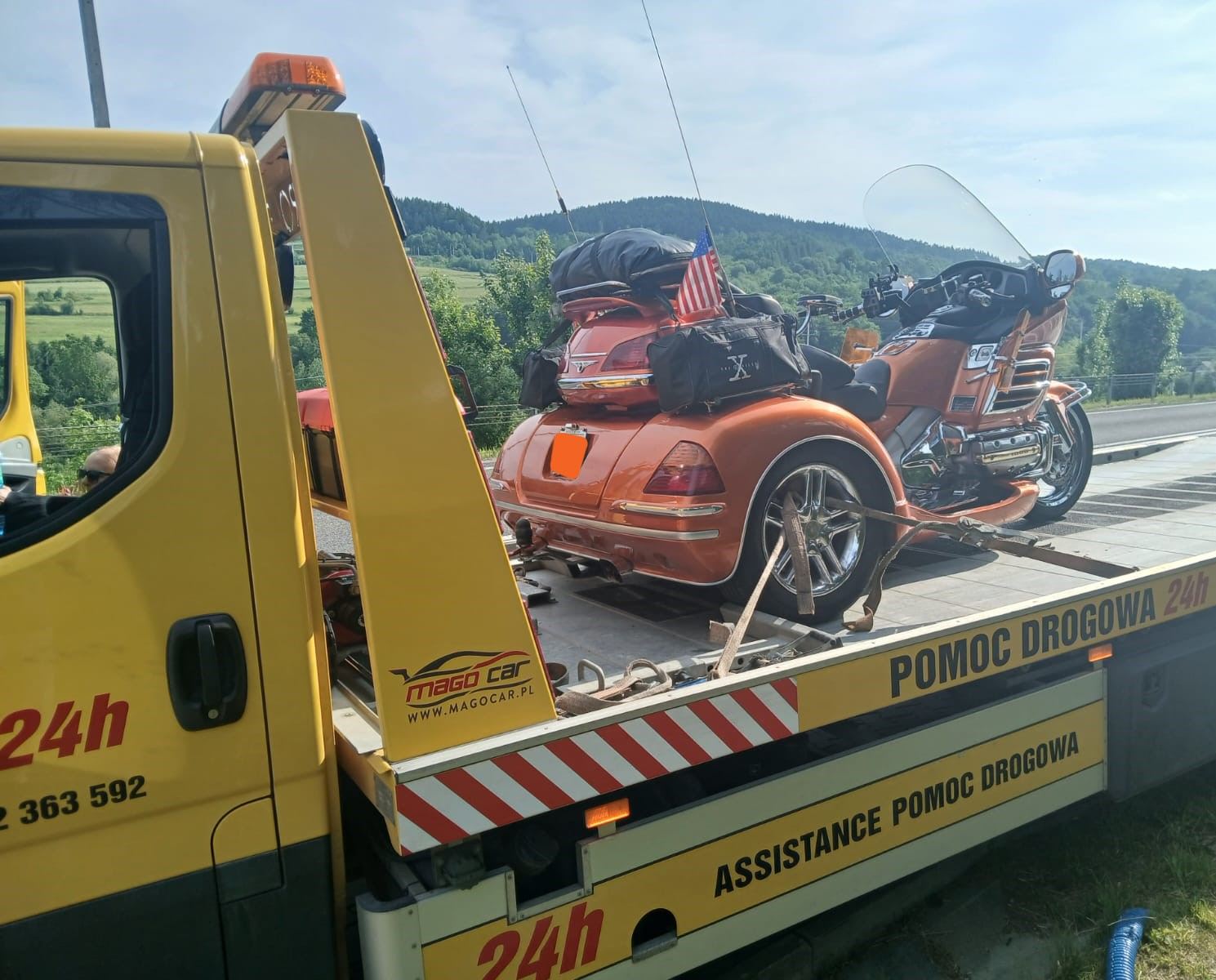 pomoc drogowa transport motocykla na lawecie