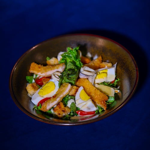 Salade César au poulet pané