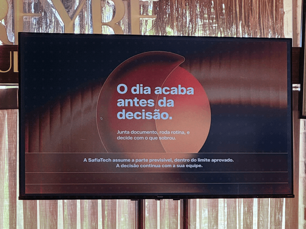 Apresentação da SAFIATECH com a frase O dia acaba antes da decisão.