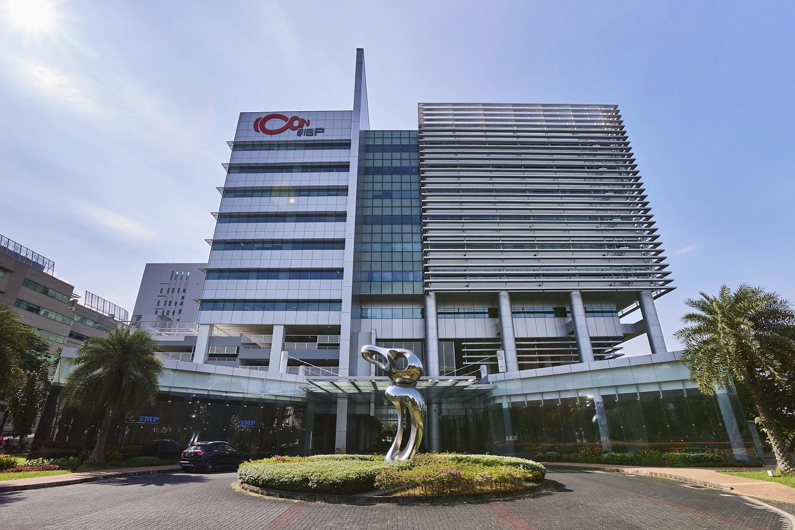 RIGGNGO Studio — commercial photography portfolio Singapore