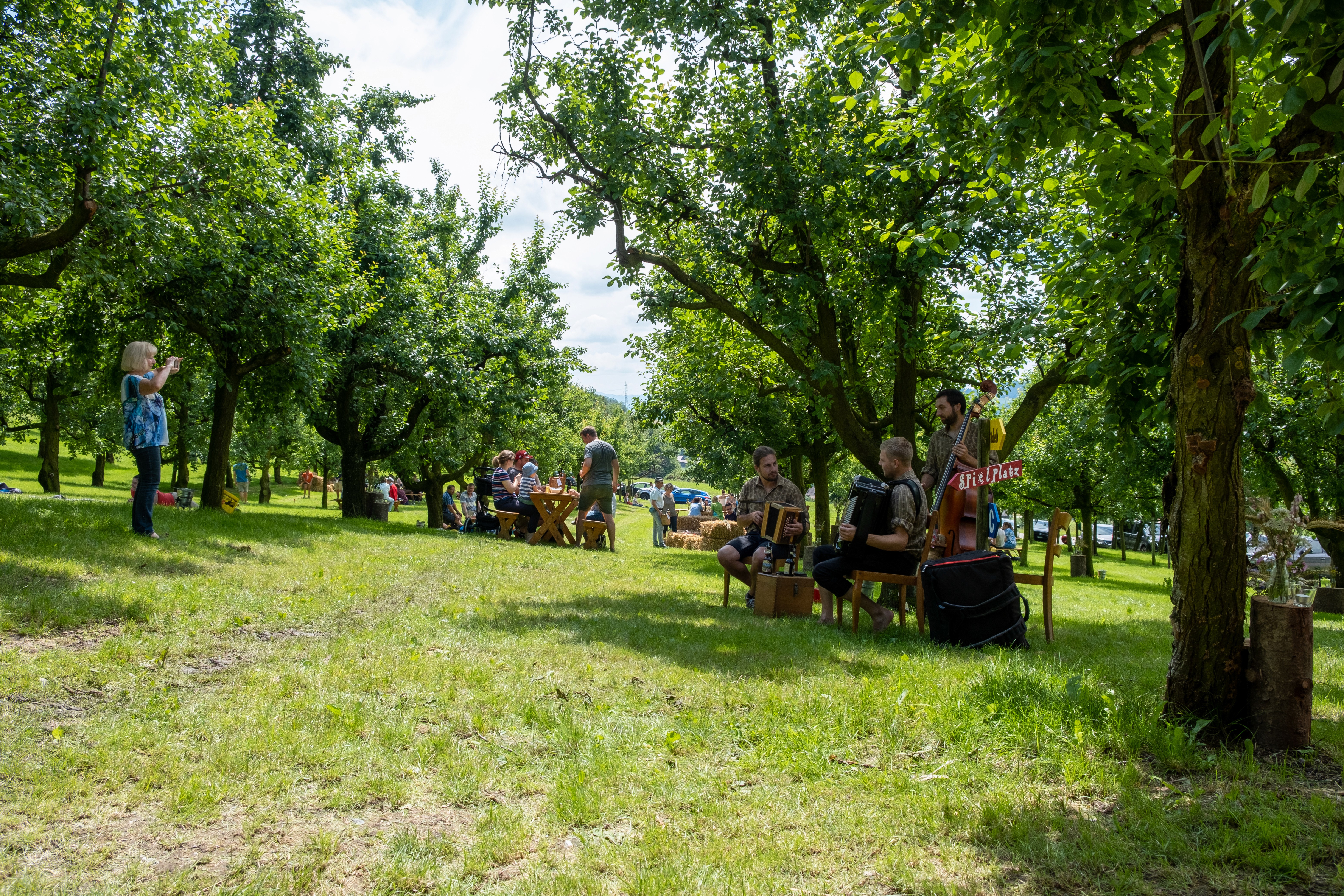 Picknick im Obstgarten