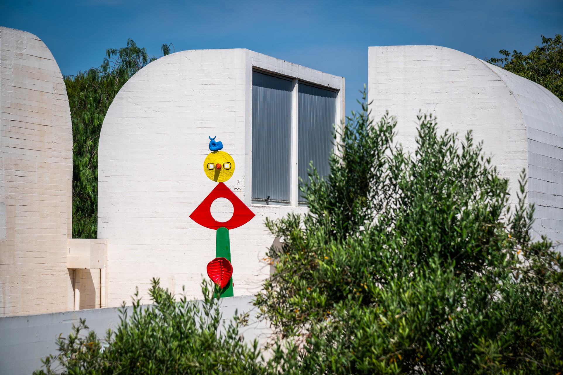 Miró sculpture in front of the white Fundació Joan Miró building on Montjuïc