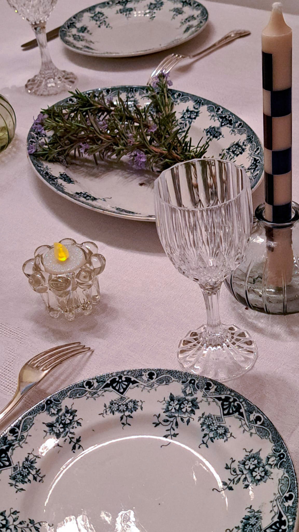 Image d'une disposition de table avec thème bleu.