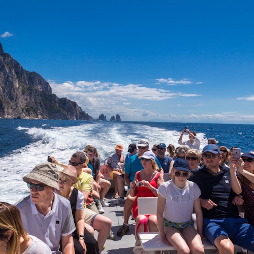 כרטיסים לסיור בסירה מקפרי מסורנטו + טעימת לימונצ'לו בפיאנו די סורנטו