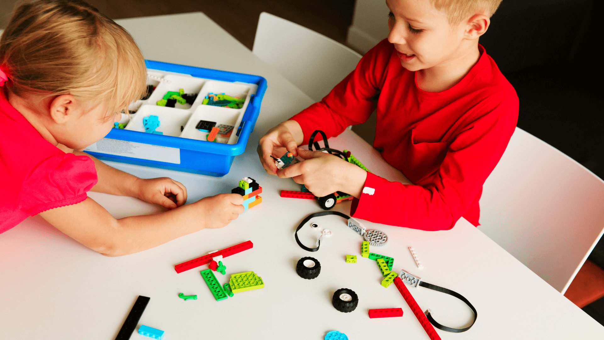 dzieci-na-zajęciach-robotyki-lego