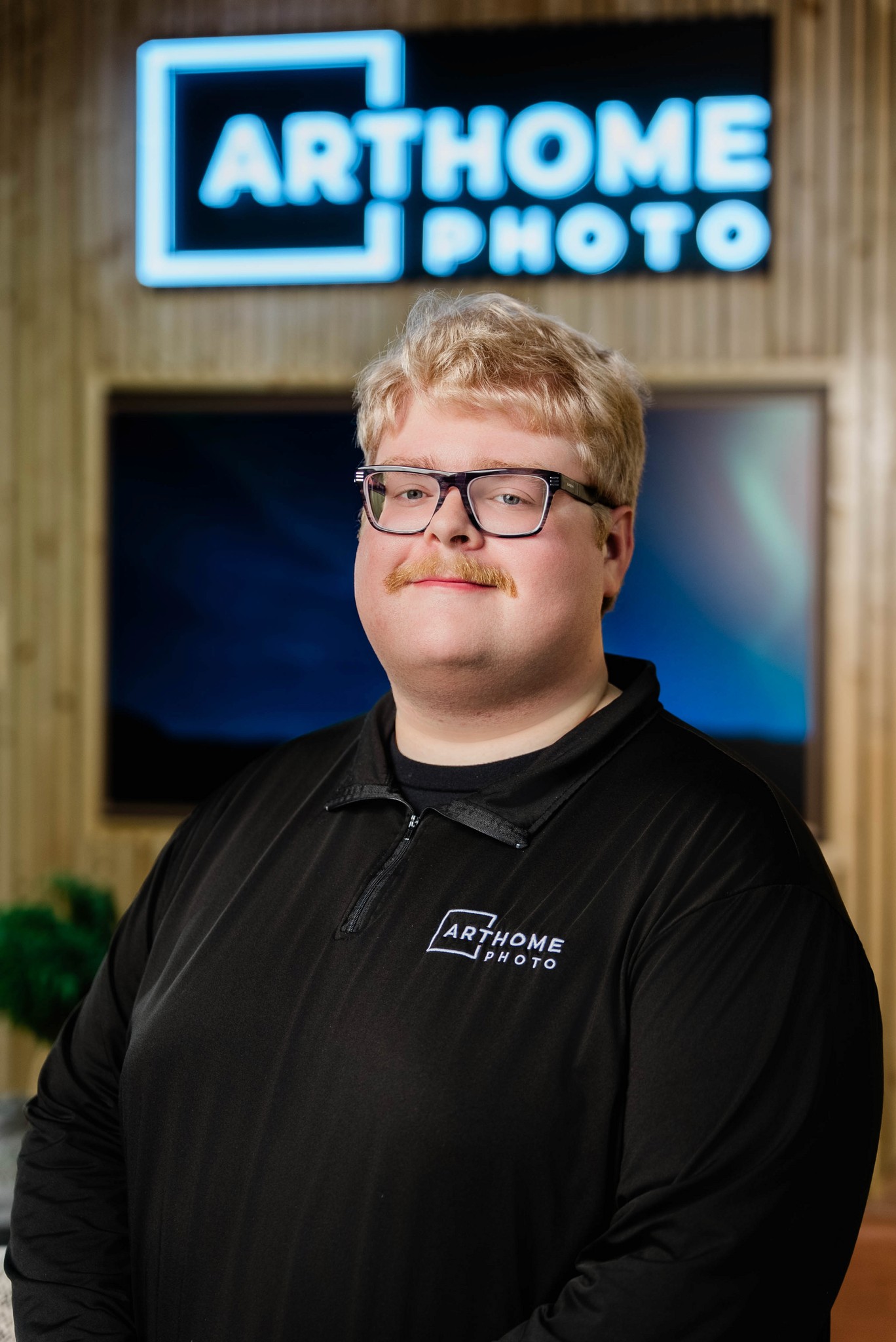 lady with orange folder