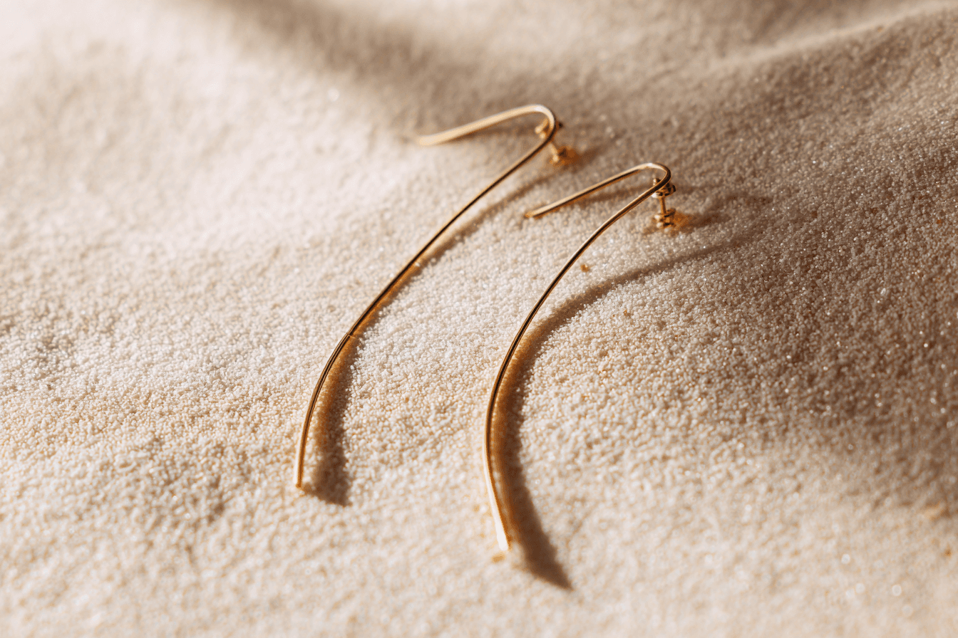Ligne Earrings in 18k yellow gold — Reflet earrings