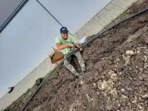 Kereskedelmi ingatlan kertépítése ipari létesítménynél