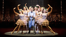 The Producers v londýnském divadle Garrick: Marc Antolin (Leo Bloom) a soubor muzikálu The Producers – foto: Manuel Harlan