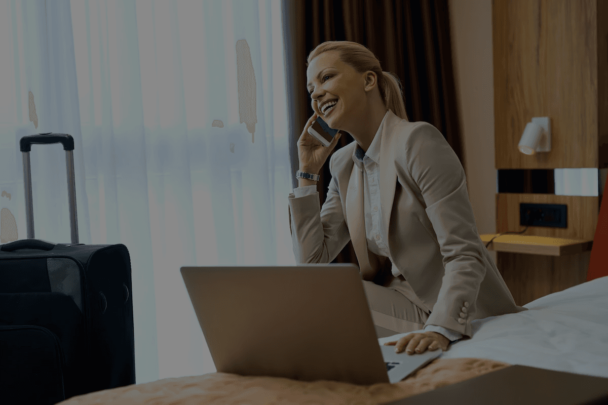 Expert Meltwain CWNE réalisant un audit de performance du réseau Wi-Fi professionnel