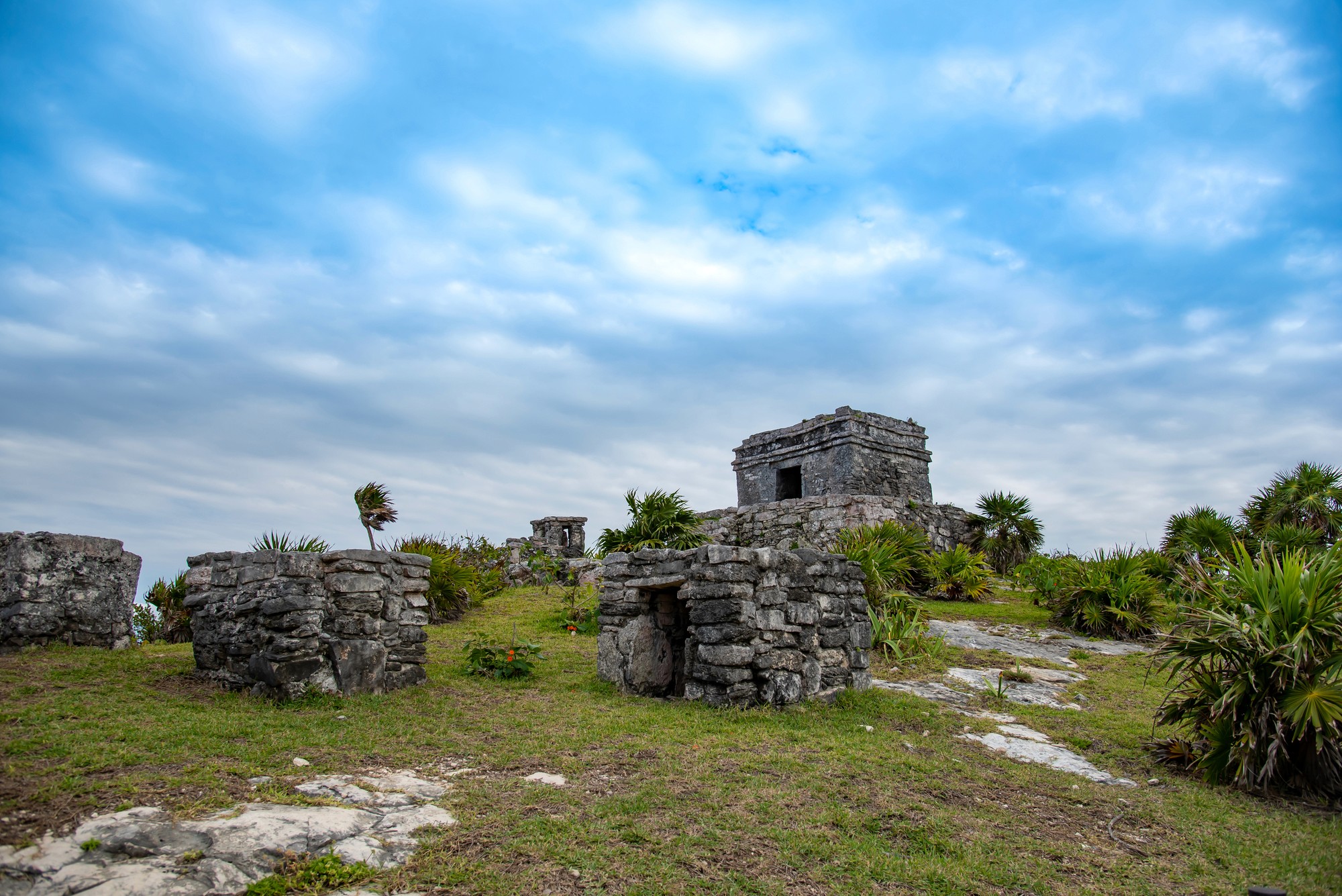 photography of dam during daytime