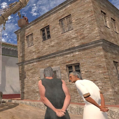 Due persone in abiti antichi guardano verso un'altra persona sul tetto di un edificio in mattoni con finestre sbarrate.