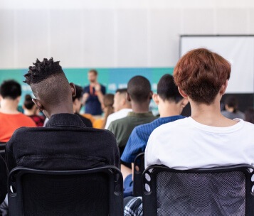 alunos em sala de aula