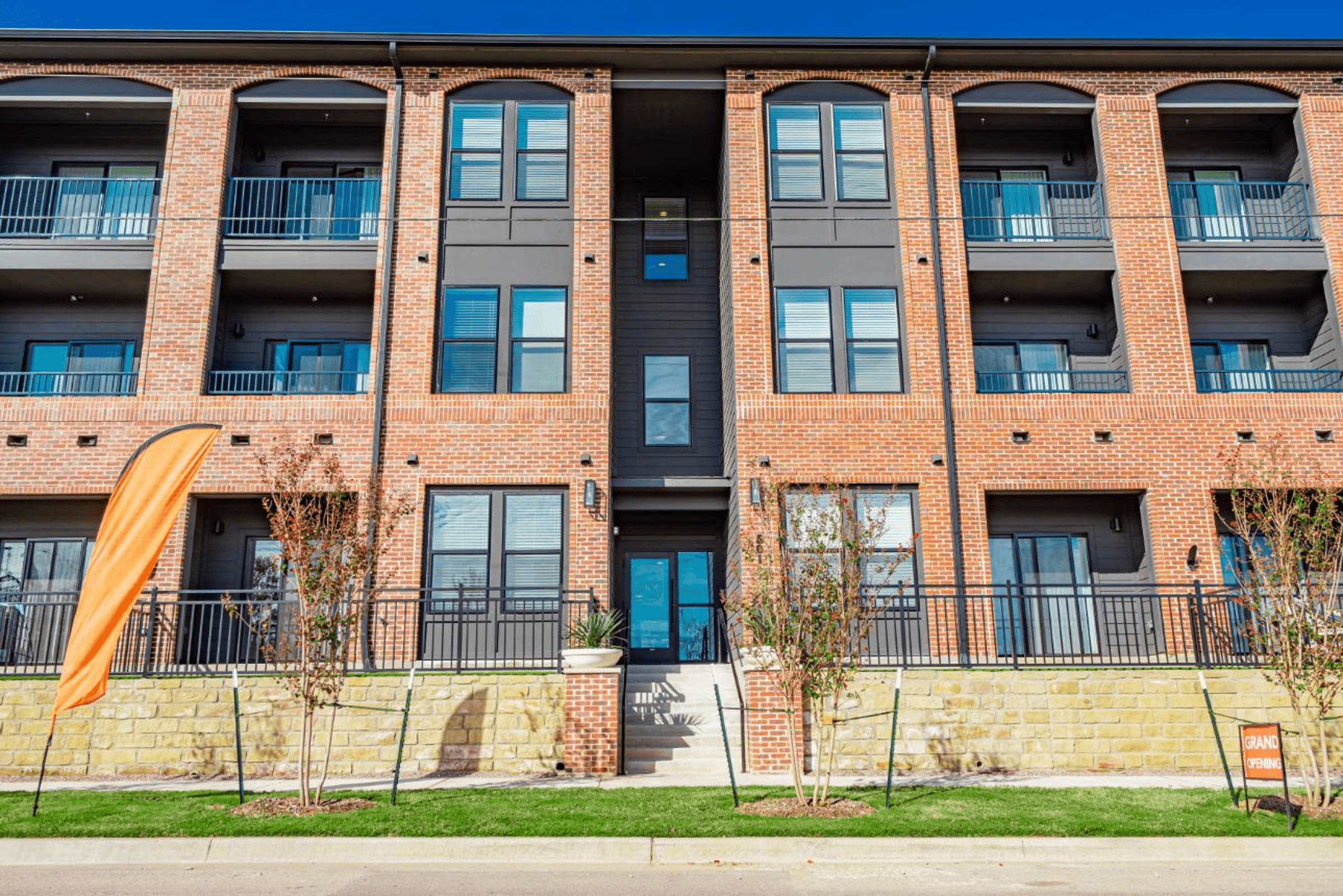 The 1906 at Bishop Ridge - Multifamily apartment community in Dallas, TX - New construction, Opportunity Zone - 47 units