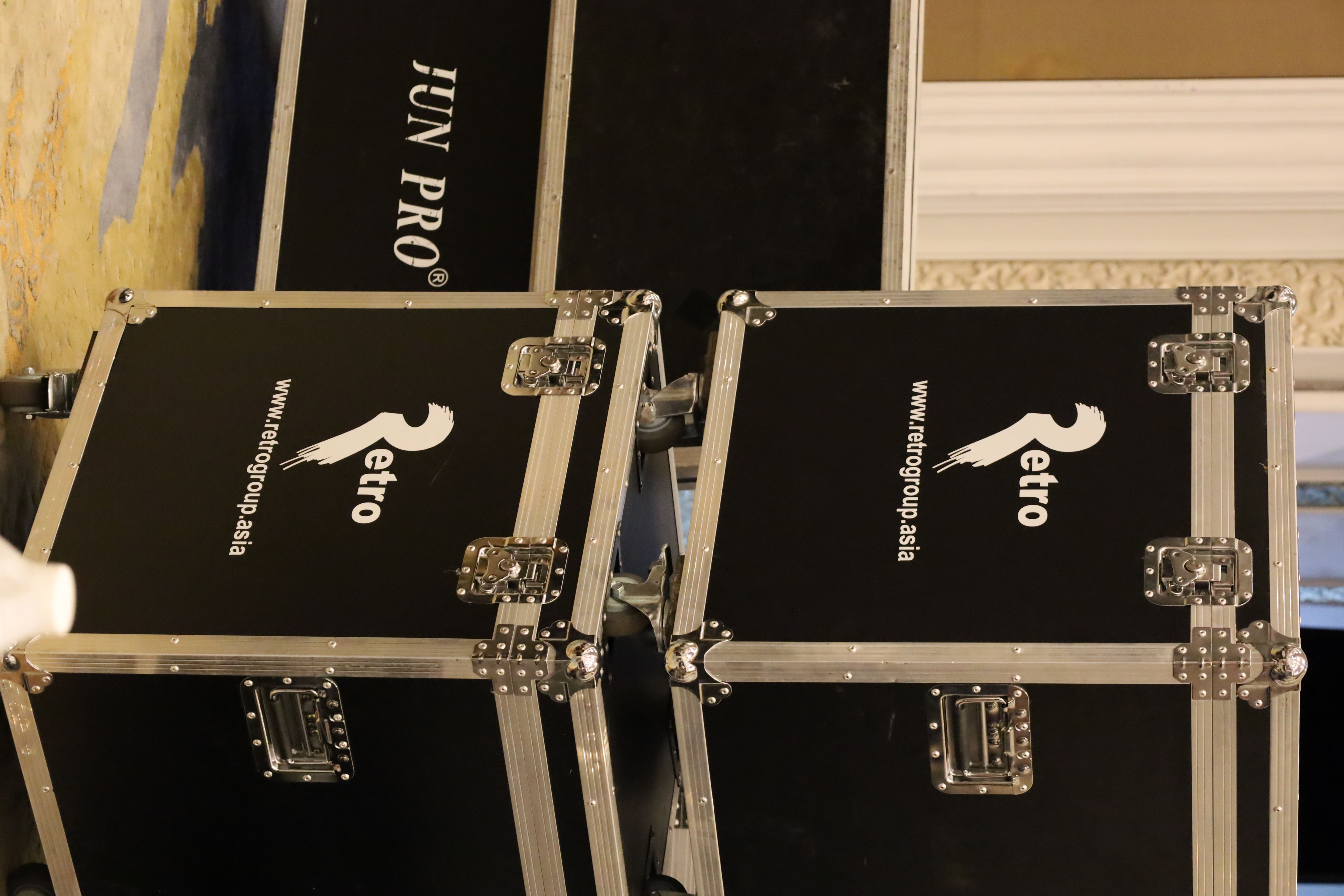 Retro equipment box