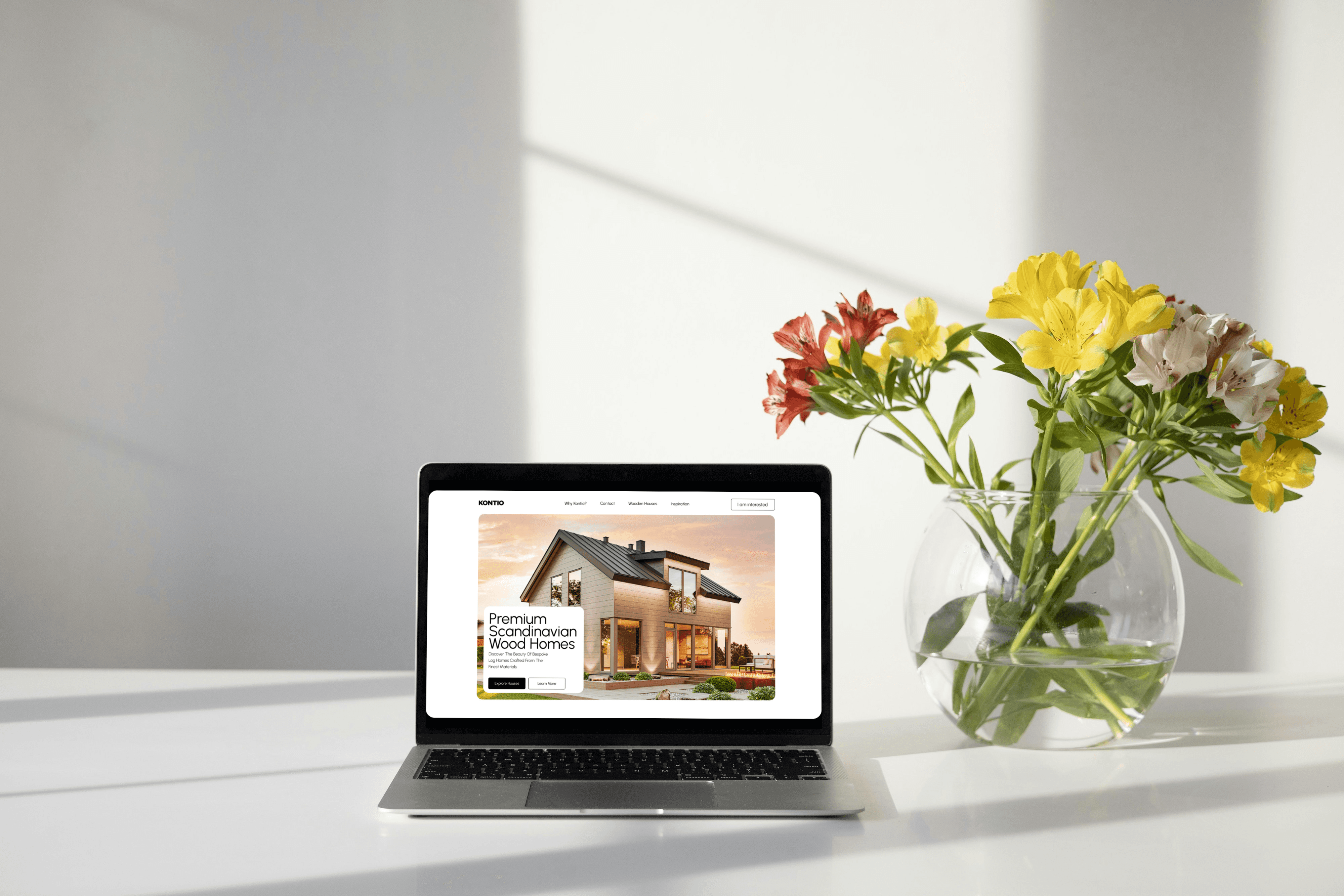 Voor-na vergelijking van een website redesign door Karina Paviotti — visueel sterker en mobiel geoptimaliseerd