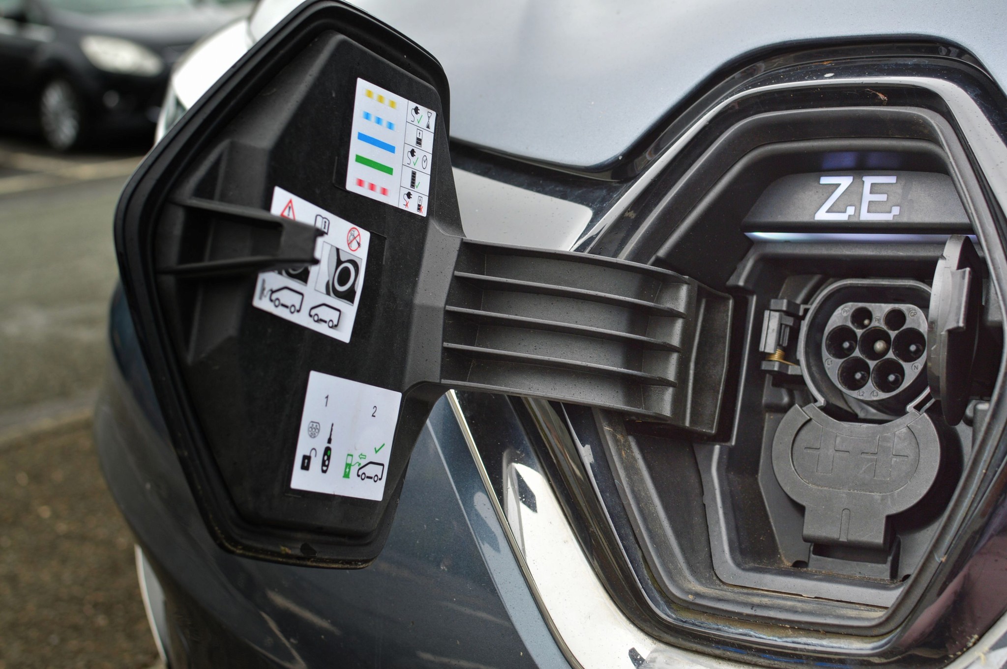 Renault Zoe charging port