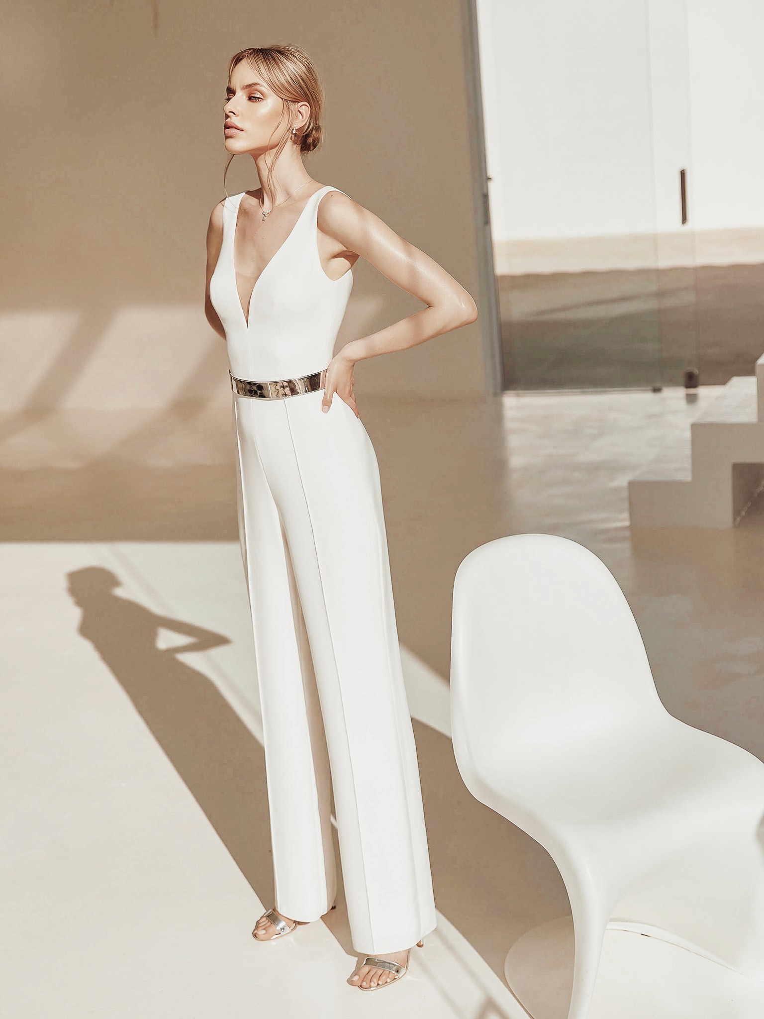 Eleganter Jumpsuit für Hochzeit von Bianco Evento mit femininer Silhouette und cleanem Look