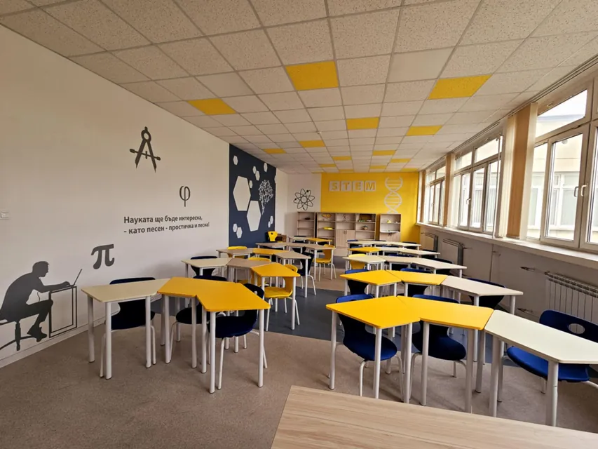 Blue school chairs with yellow classroom tables in a modern STEM classroom