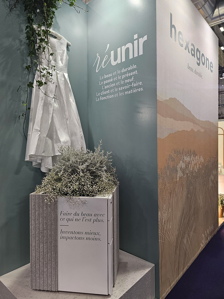 Stand salon hexagone bureau