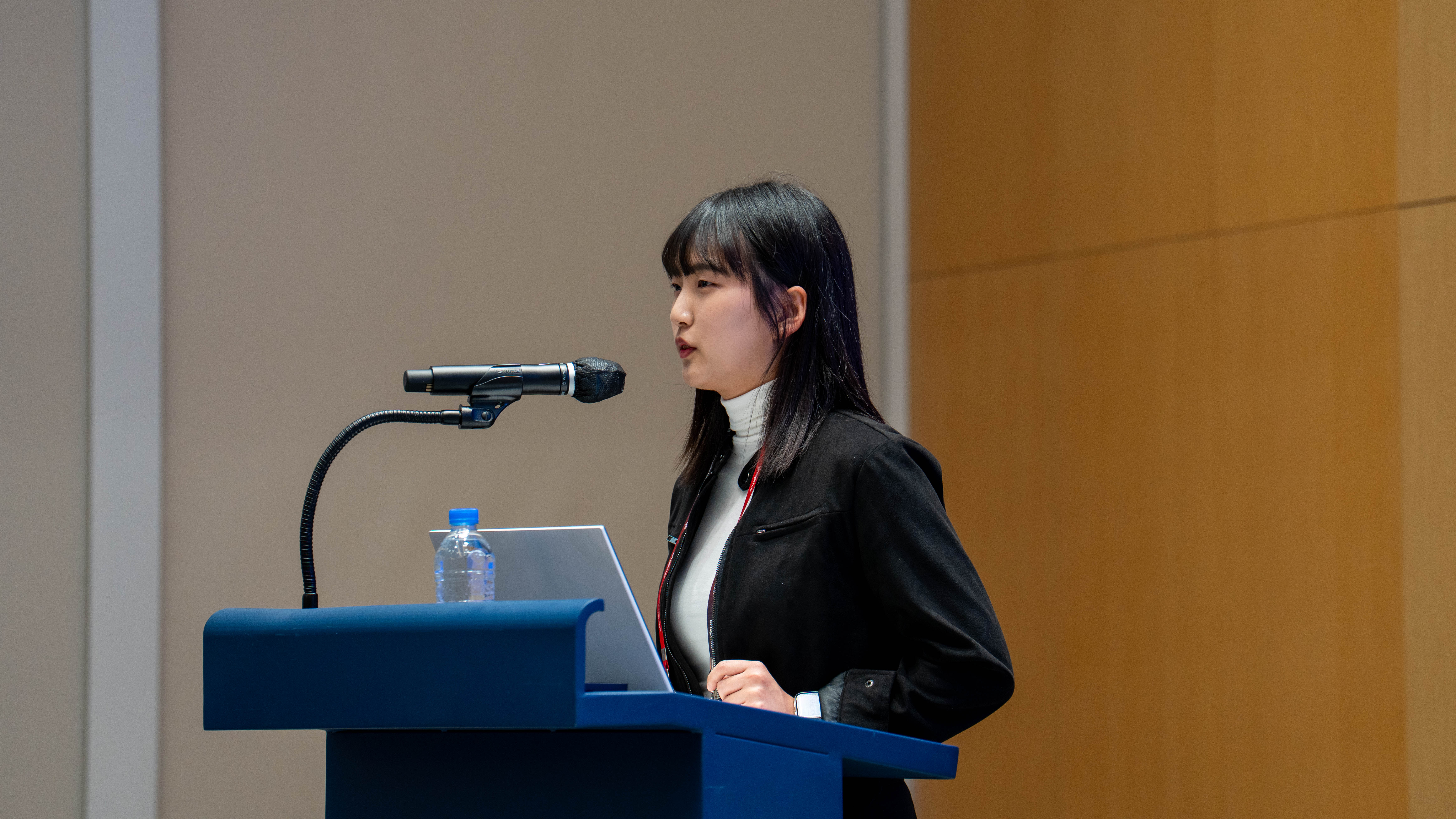 풀리오 온라인세일즈 파트장 (라이브커머스 총괄) 이주희가 헬스 브랜드의 비디오 커머스 사례를 발표하는 모습