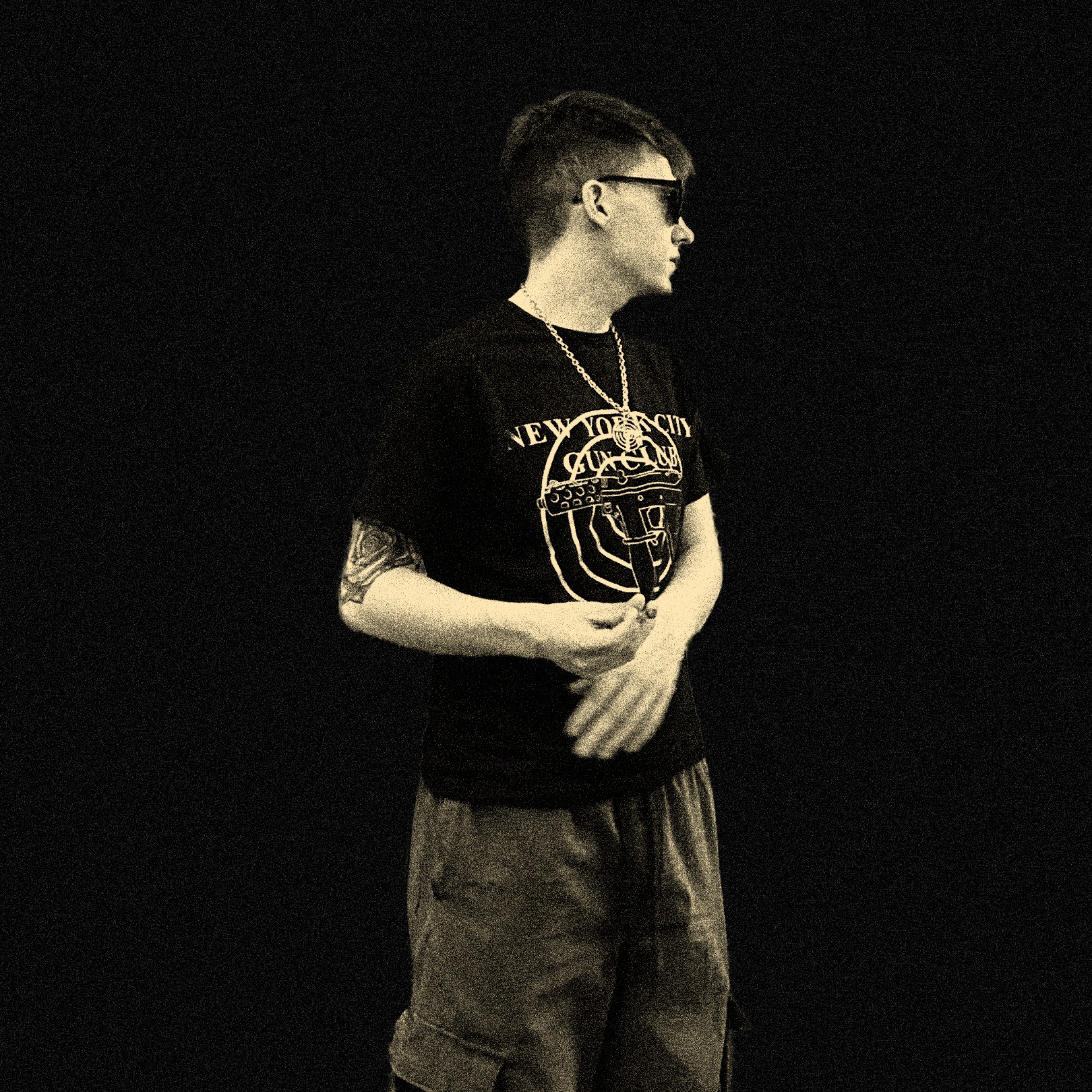 Louis Esposito, known as Perdu, is a New Jersey raised, Los Angeles based producer and samplemaker. A key voice in Yeat’s 2093 era, he’s contributed to multiple standout records and has also worked with Drake, LUCKI, NAV, and Fourfive. As a member of the Hologram collective, Perdu is recognized for forward-leaning sound design and a collaborative, idea-driven process that moves from Discord sessions to major releases.