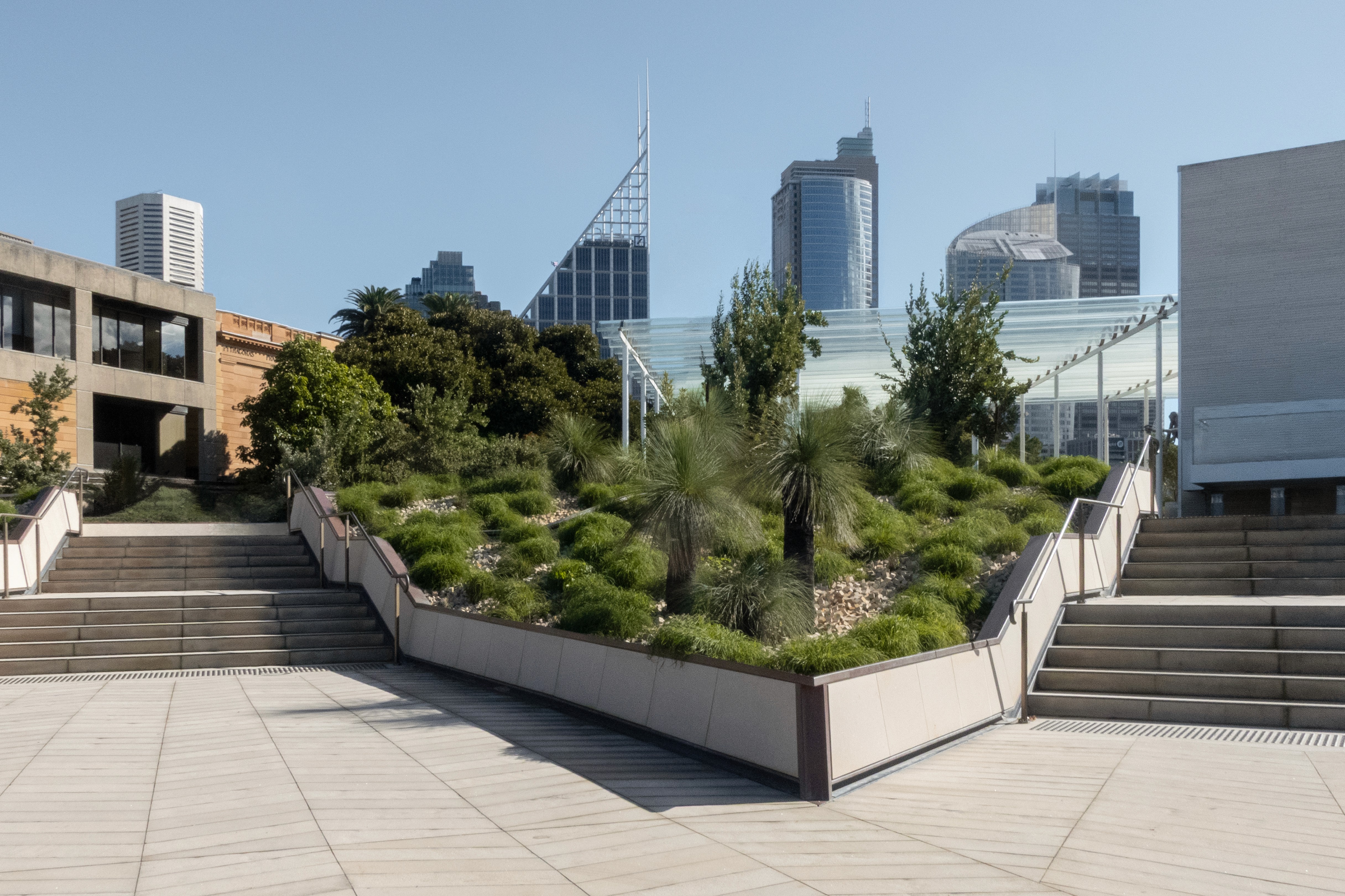 More than an extension to the gallery, Sydney Modern was conceived as part of the city's public realm. Terraced landscapes, open circulation routes, and elevated garden spaces create connections between art, architecture, and the surrounding urban environment.