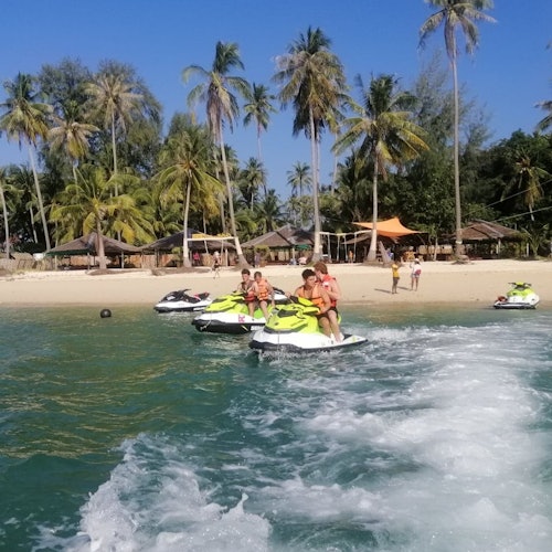 Naviger til fantastiske reisemål som Pare-øya, kjent for sin naturlige skjønnhet.