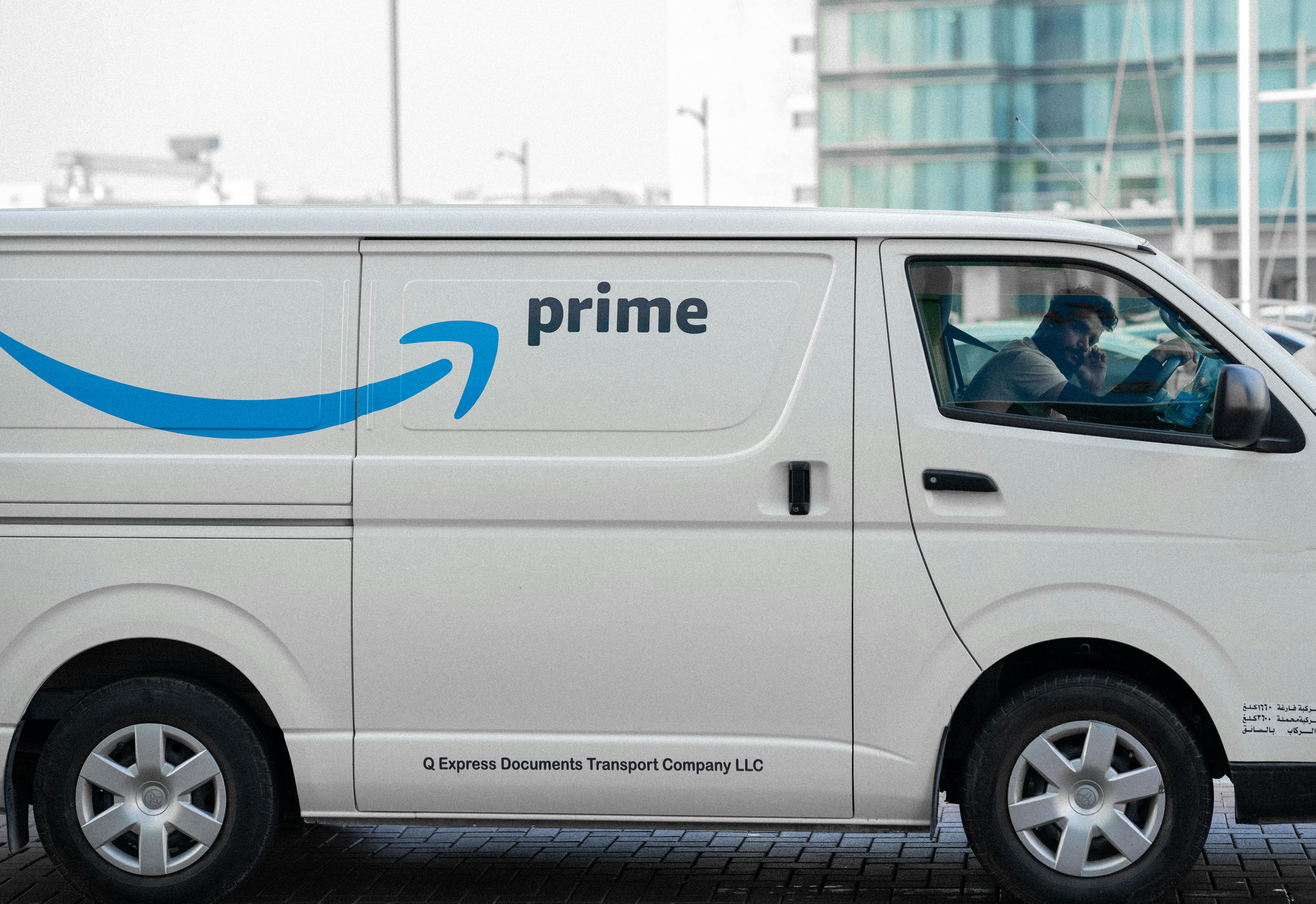 Profitez des avantages d'Amazon FBA : gestion du stockage, expédition rapide et accès à la clientèle Prime. Boostez vos ventes tout en laissant Amazon s'occuper de la logistique et du service client.