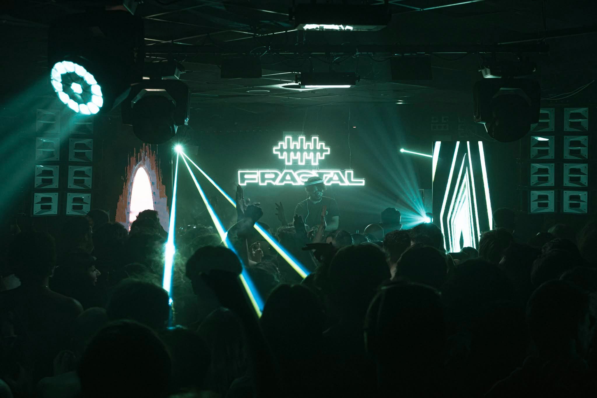 Logo fractal en néon 