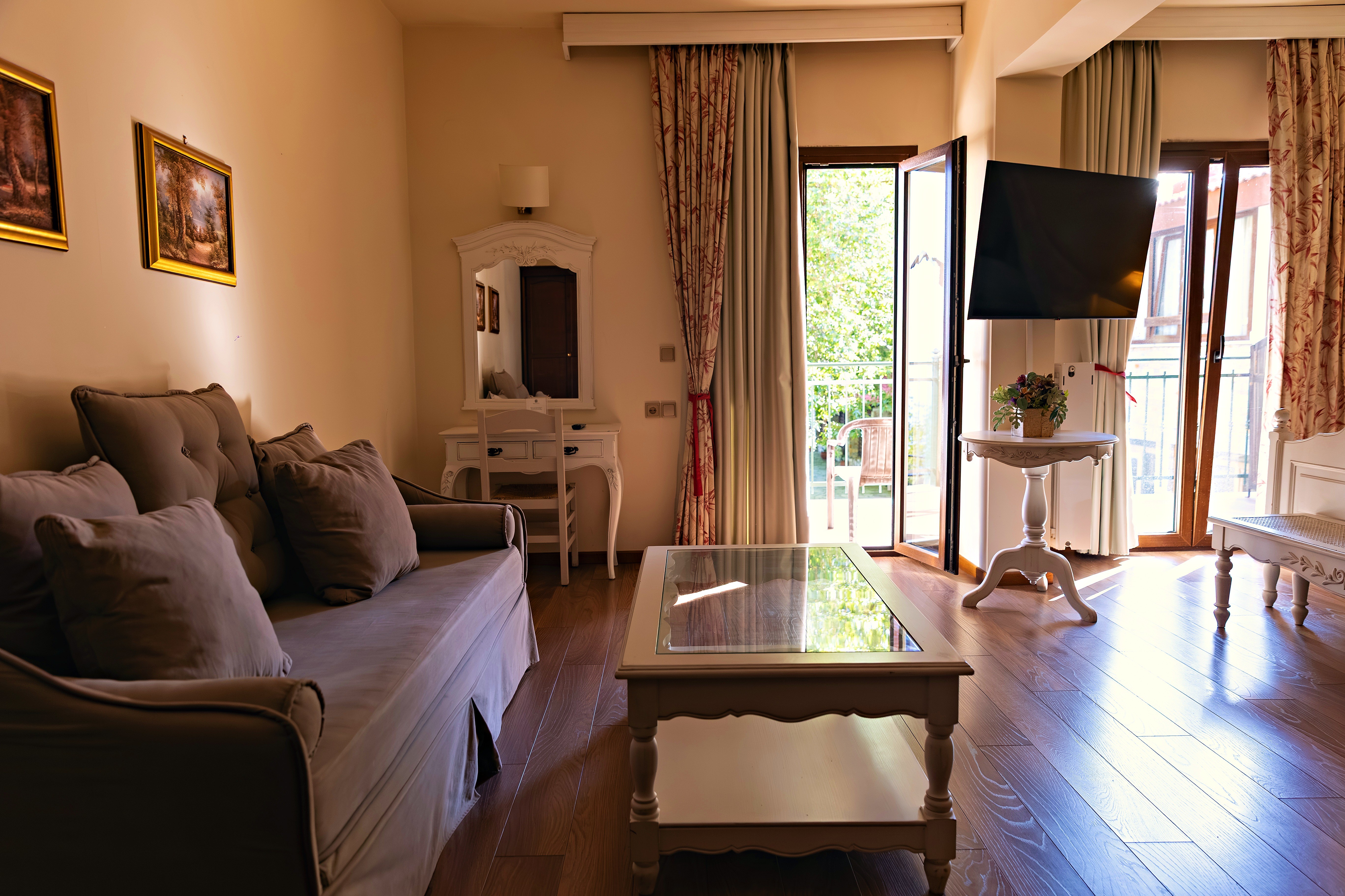 Room gallery image 2