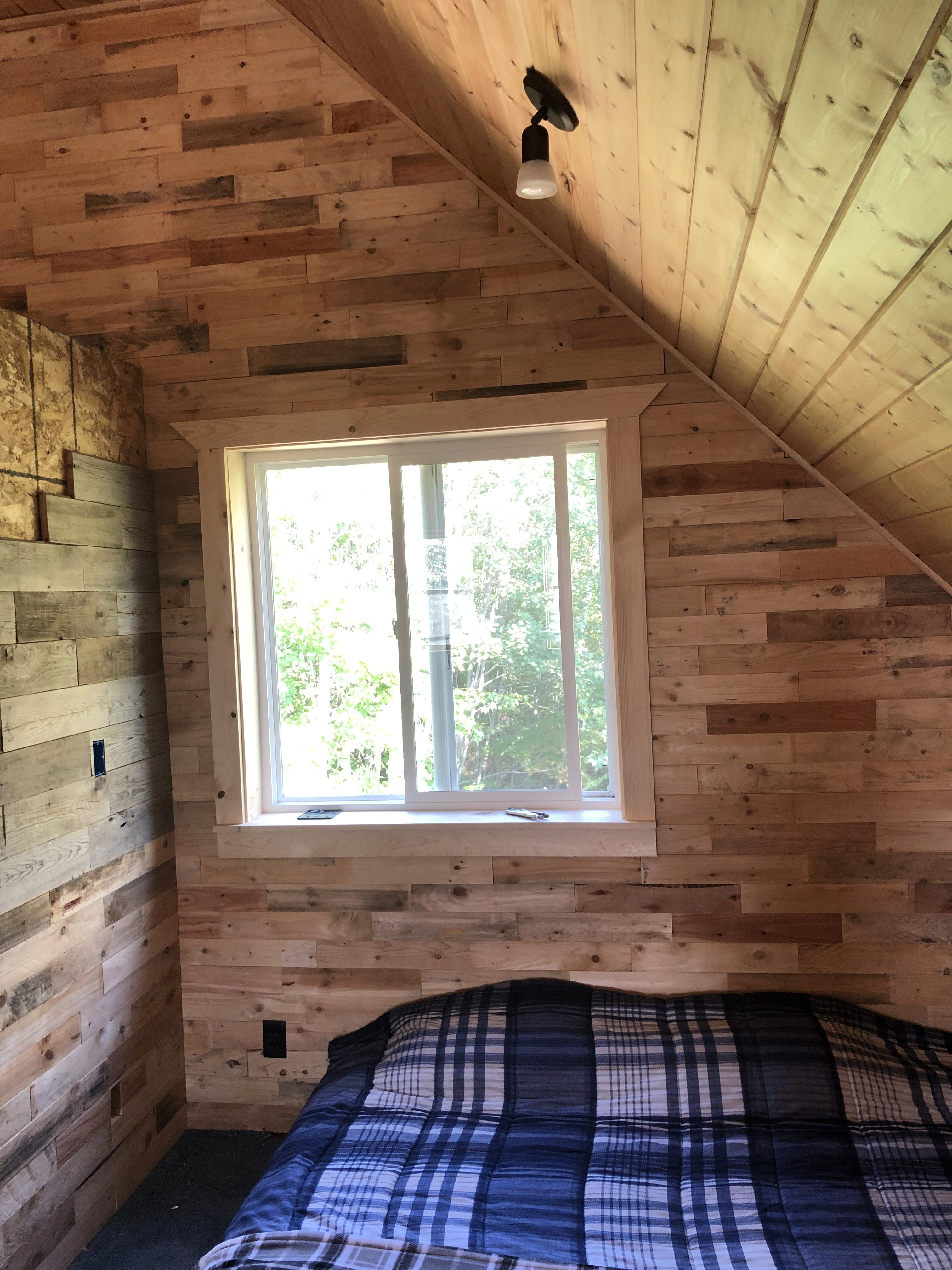 finished pallet wood wall