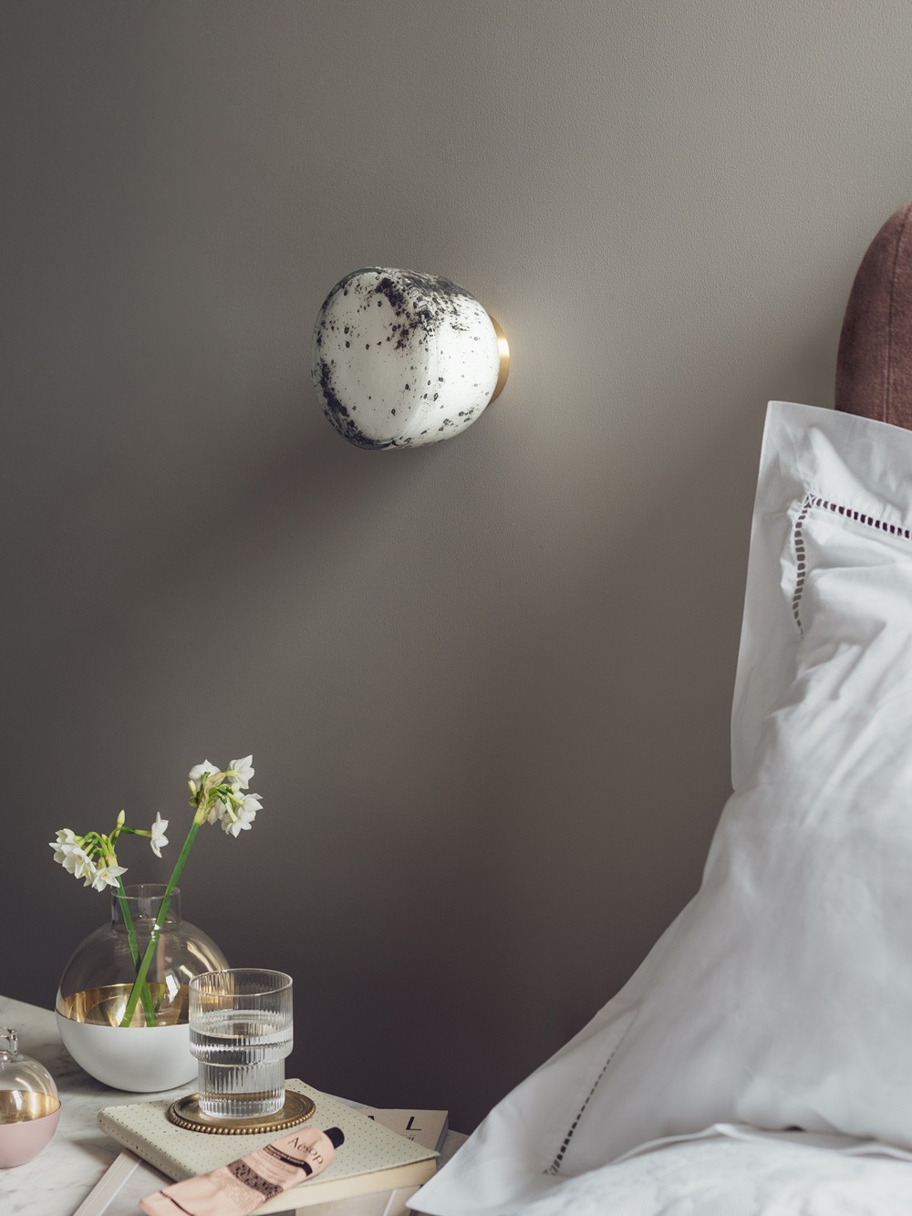 Orla wall light small – flat-faced glass with volcanic frit patterning