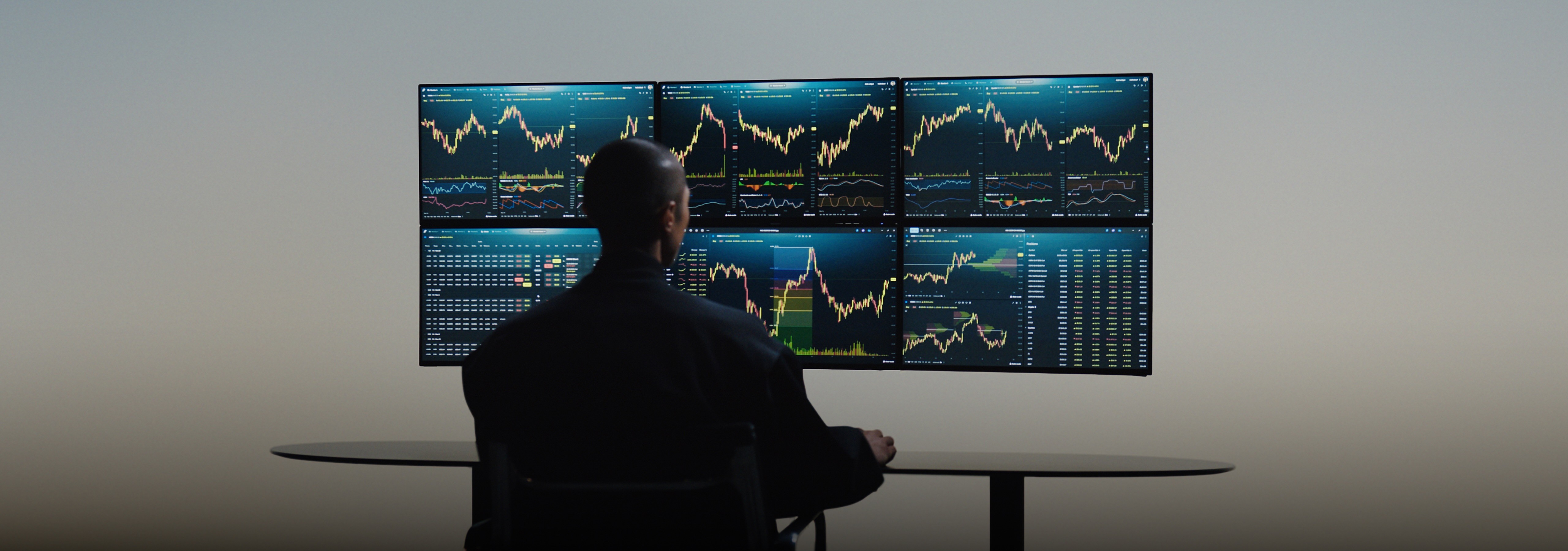 Clario dashboard showing balance, daily spending limit, savings plans, and real-time expense tracking in a modern interface.