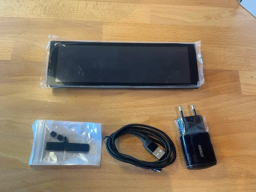 GOverlay Plus and the items included in its package arranged on a table.