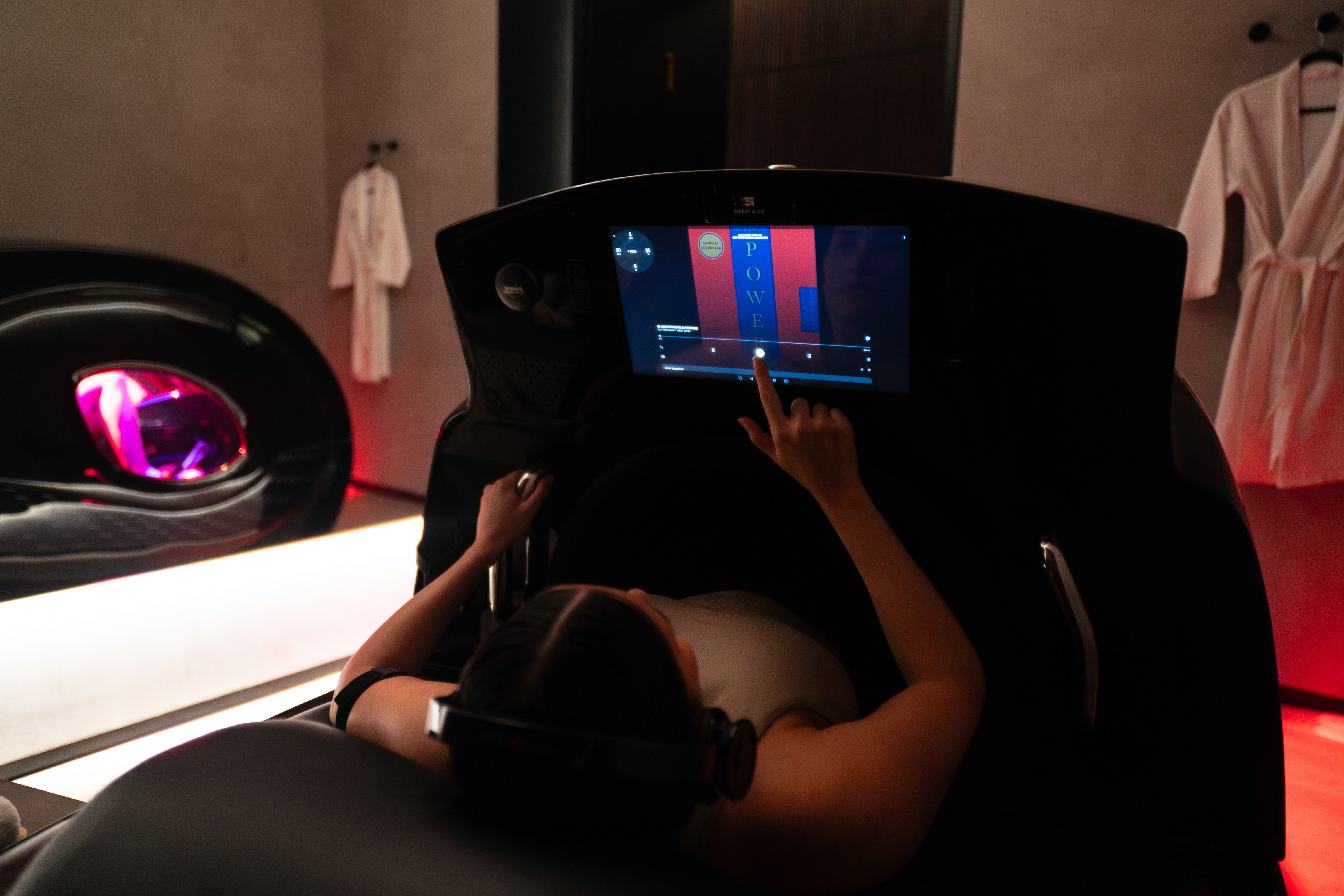 Dubai professionals’ secret: a 30-minute infrared workout that fits any busy day. Get fit, energized, and glowing with this quick wellness hack