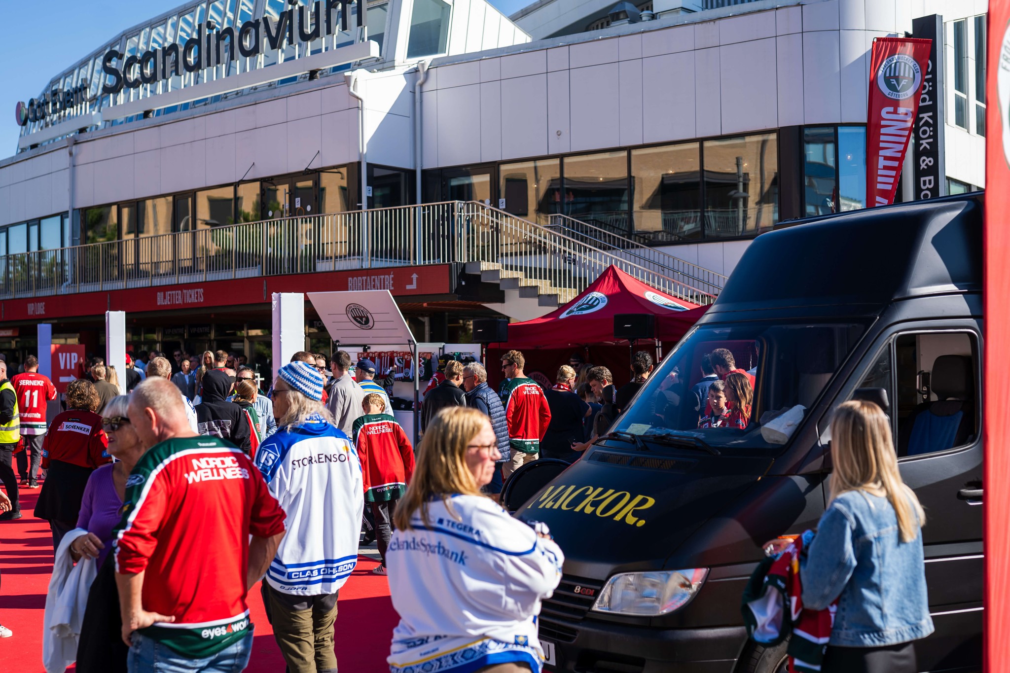 Oss bröd emellan foodtruck utanför Scandinavium inför Frölunda-Leksand hockeymatchen