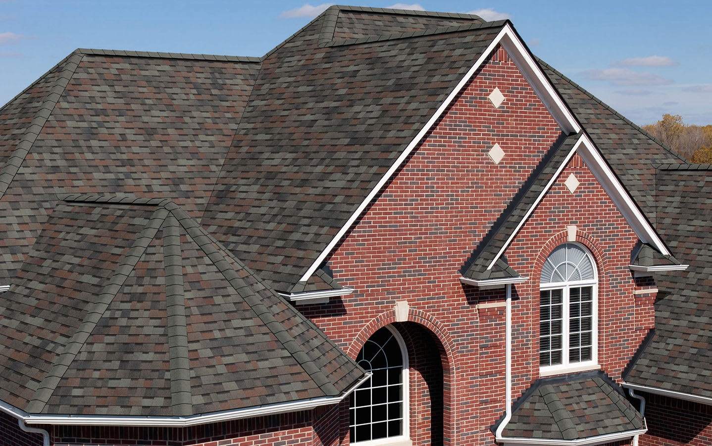 Beauty shot of a beautiful home with Owens Corning TruDefinition Duration shingles in Colonial Slate color.