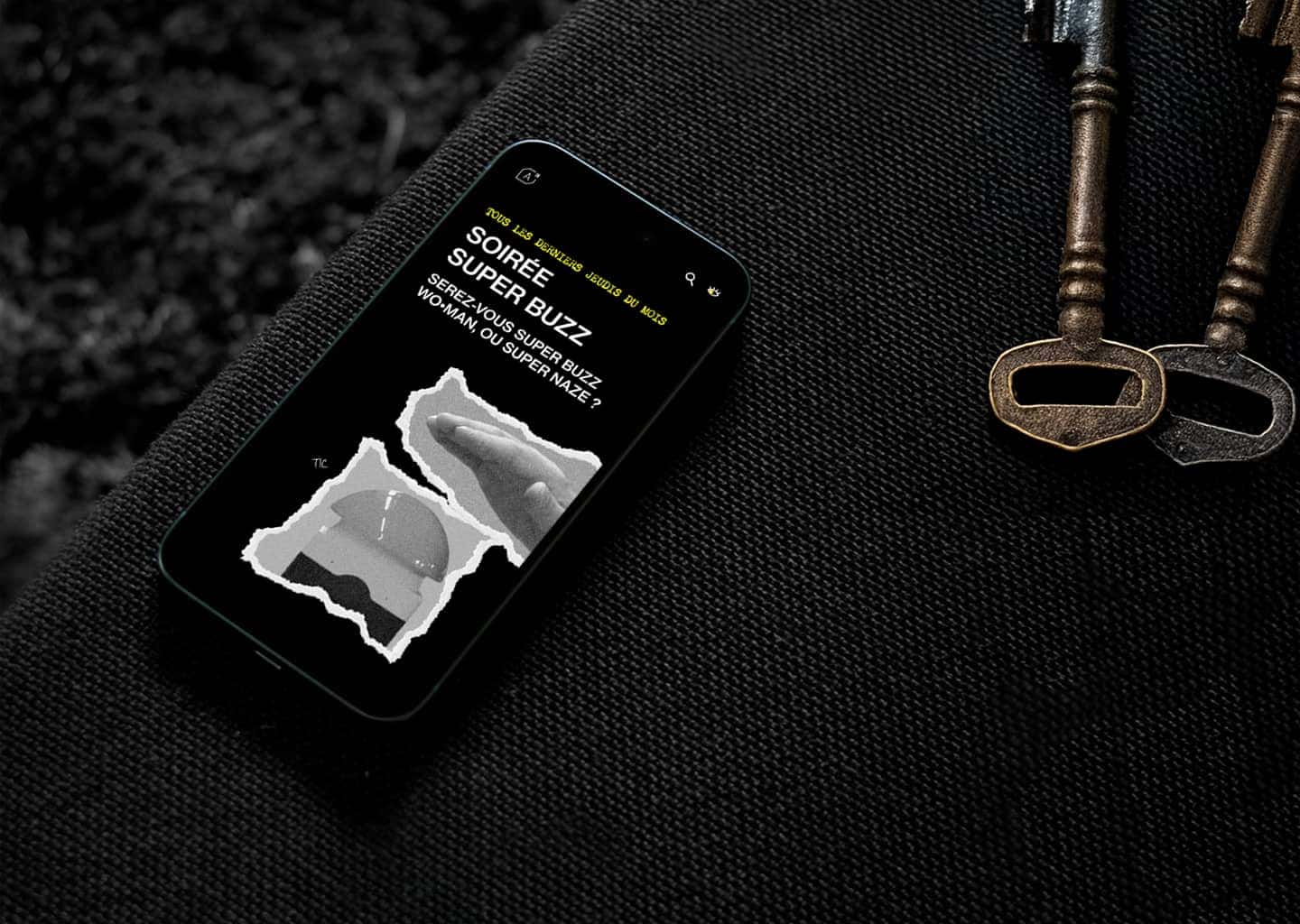 Mockup du hero de la page d'accueil de A Maze In, version mobile, mise en avant de l'évènement SuperBuzz