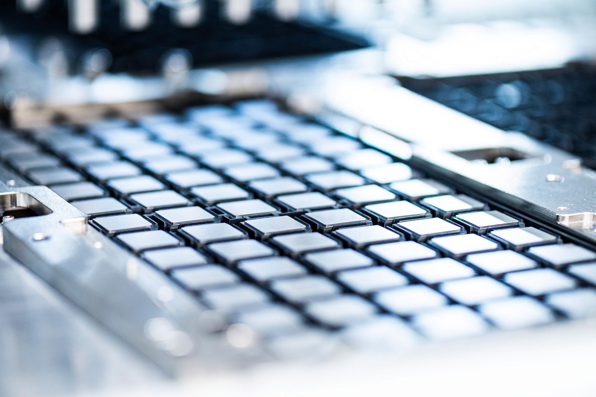 Prim-plan cu un ansamblu de contacte pentru testarea semiconductorilor