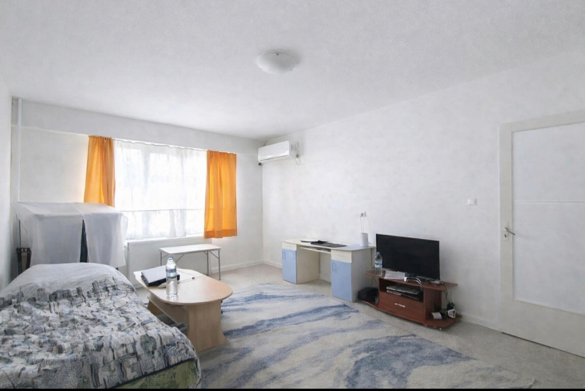 Спалня в едностаен апартамент за продажба в Здравец Север 1 град Русе