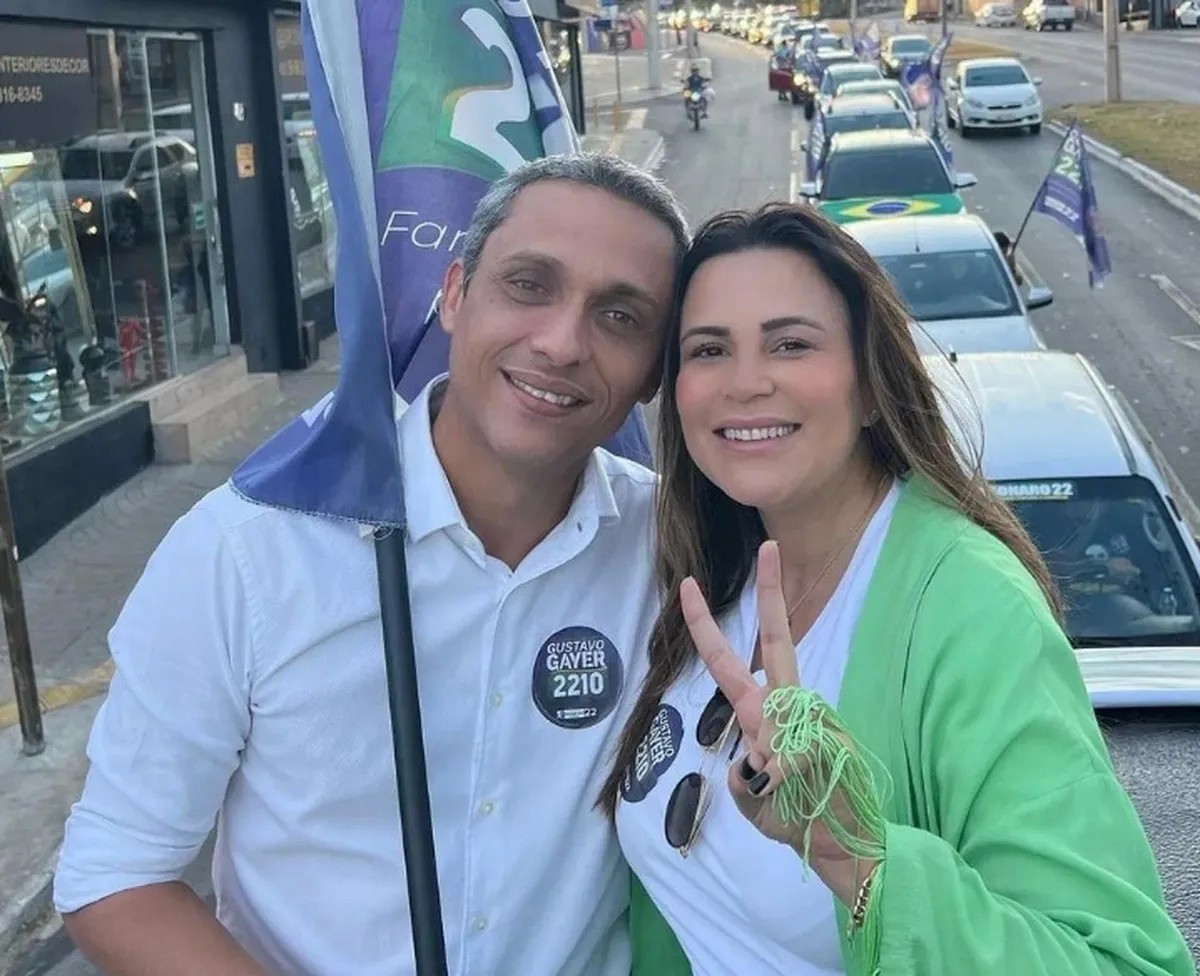 Ethienne foi casada por muitos com o deputado federal Gustavo Gayer e participou nas campanhas do parlamentar em 2020 e 2022