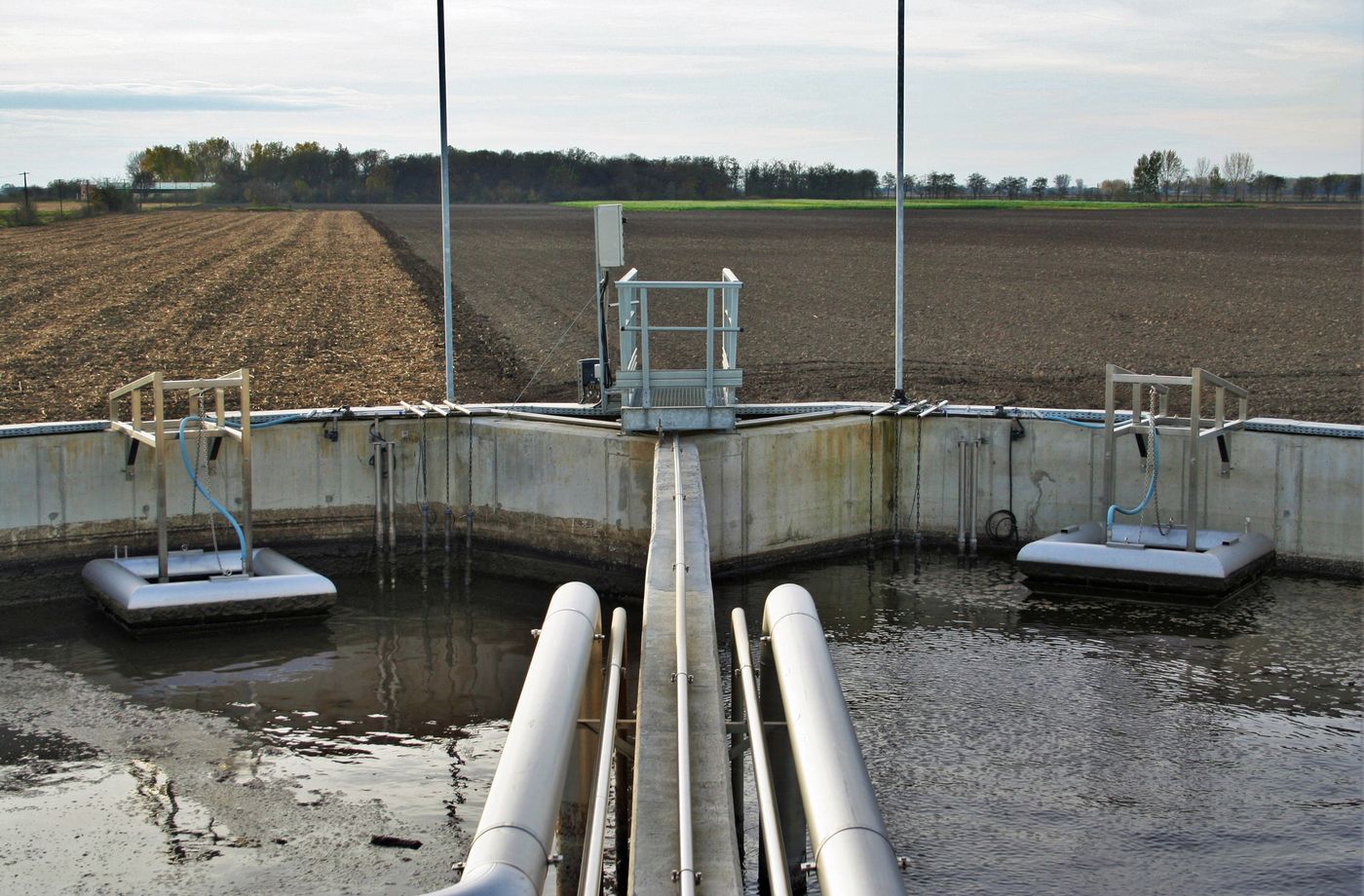 Twin SBR basins with BIODEC decanters at the Nagyszénás municipal wastewater treatment plant, Hungary