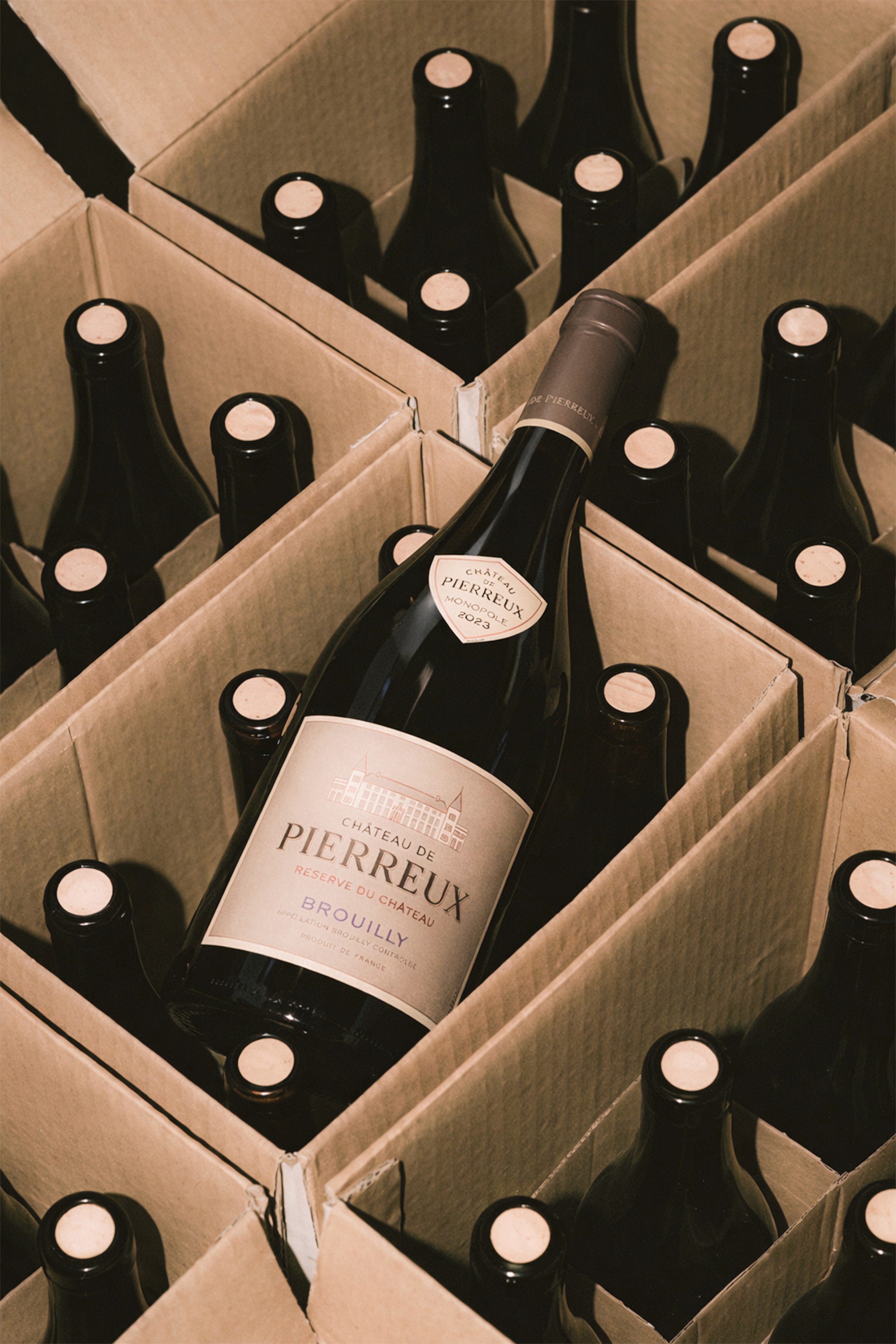 Barista in cafe pouring coffee