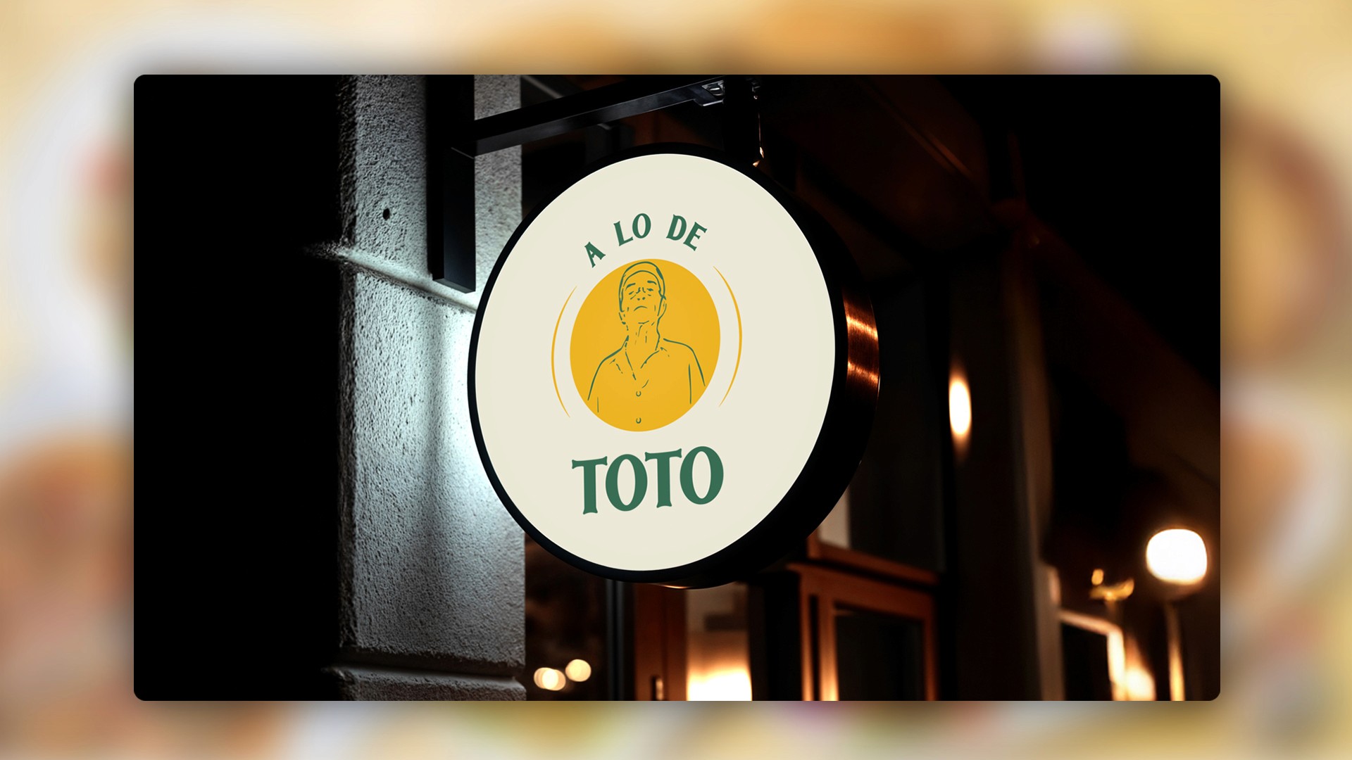 Cartel circular con iluminación cálida, parte de la señalética del local gastronómico "A lo de Toto".