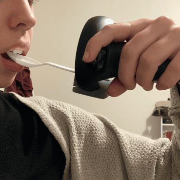 We developed a system for spoon tracking using a 3D-printed attachment for the Oculus controller. The prototype aligned the physical and virtual spoons, allowing precise tracking without interfering with medical workflows.