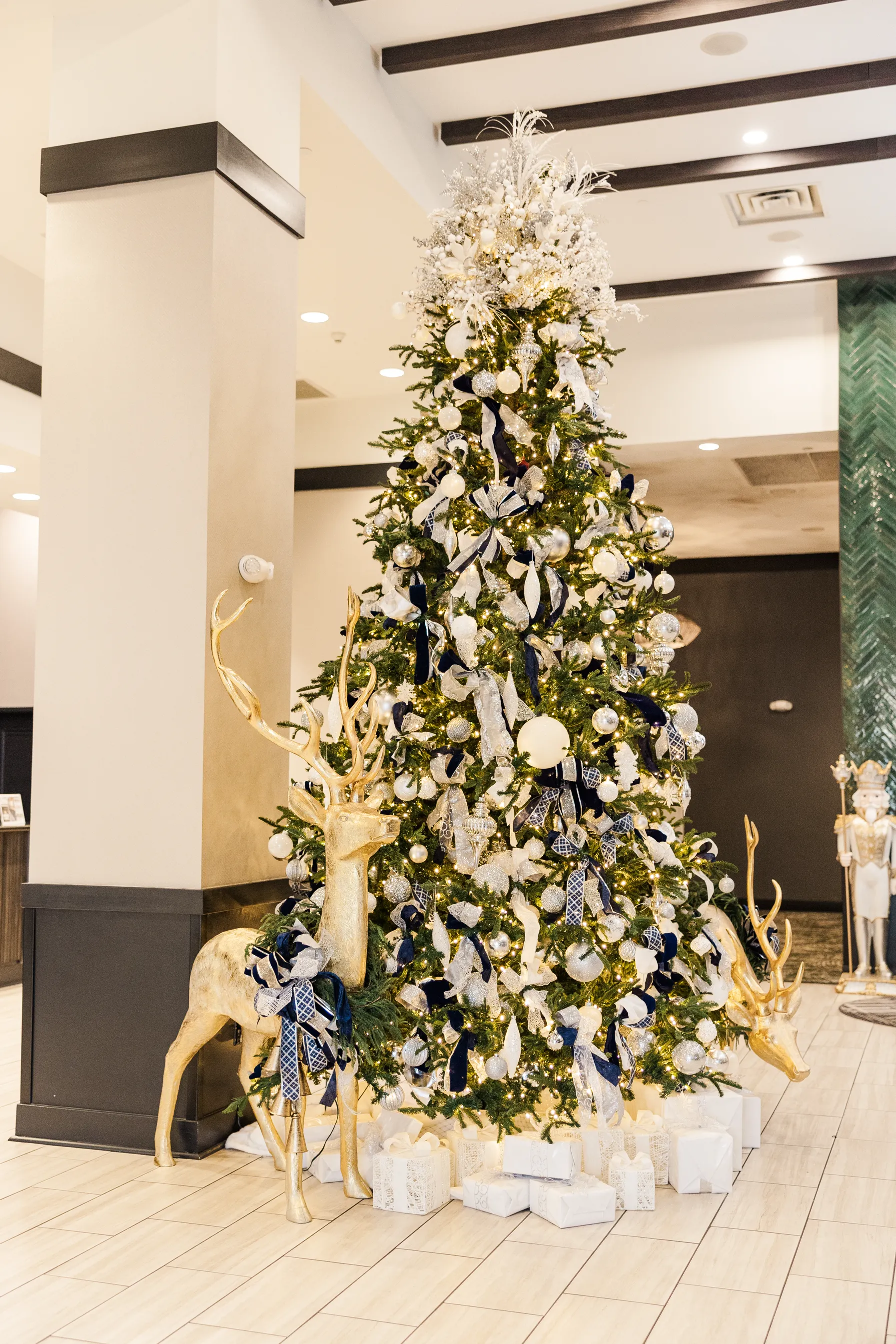 Luxury table setting by Sarah Overall Events with pink embroidered napkins, gold-rimmed plates, floral arrangements, and personalized menus in Shreveport.