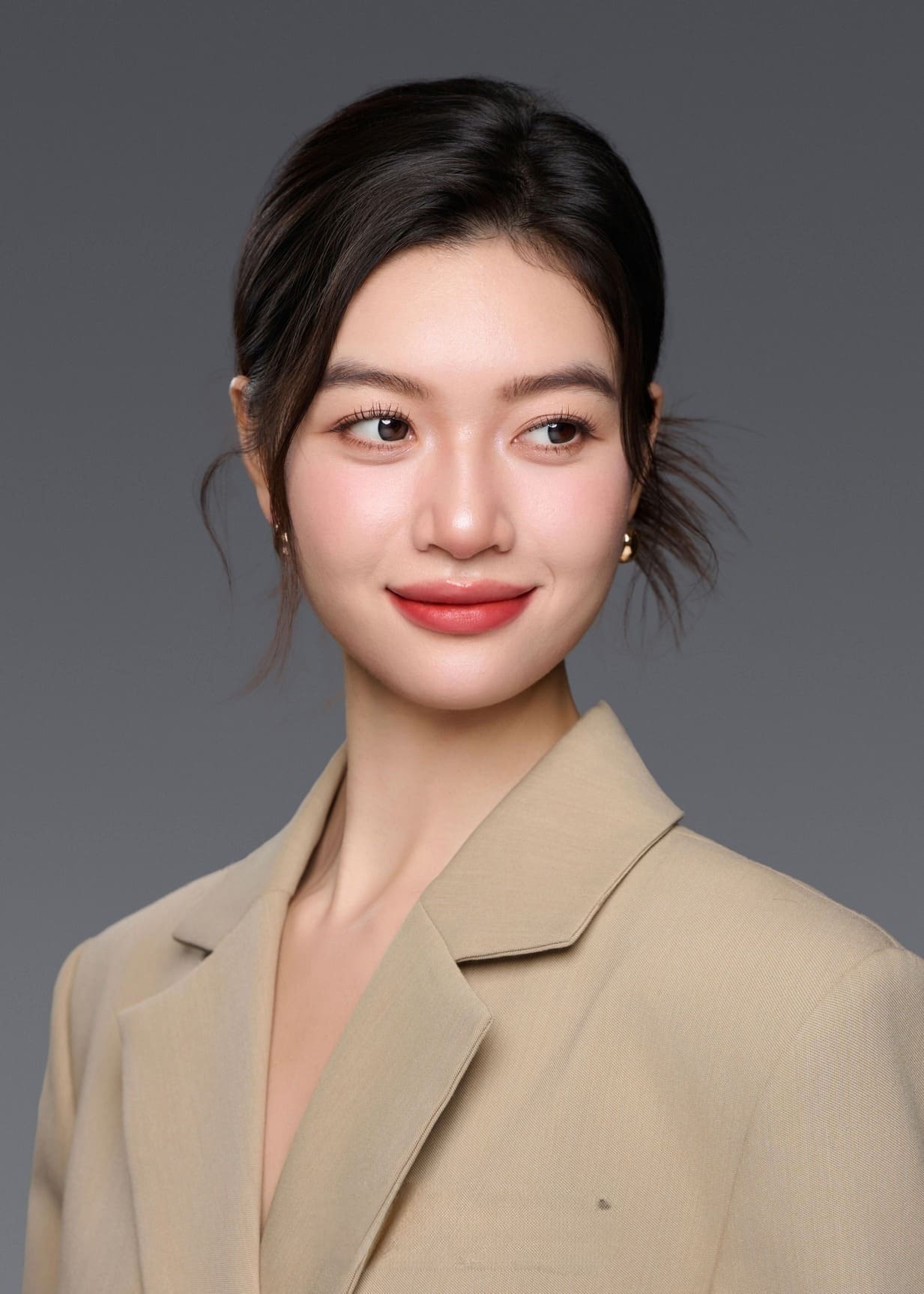 corporate portrait photography beige blazer business headshot by Lefty Studio